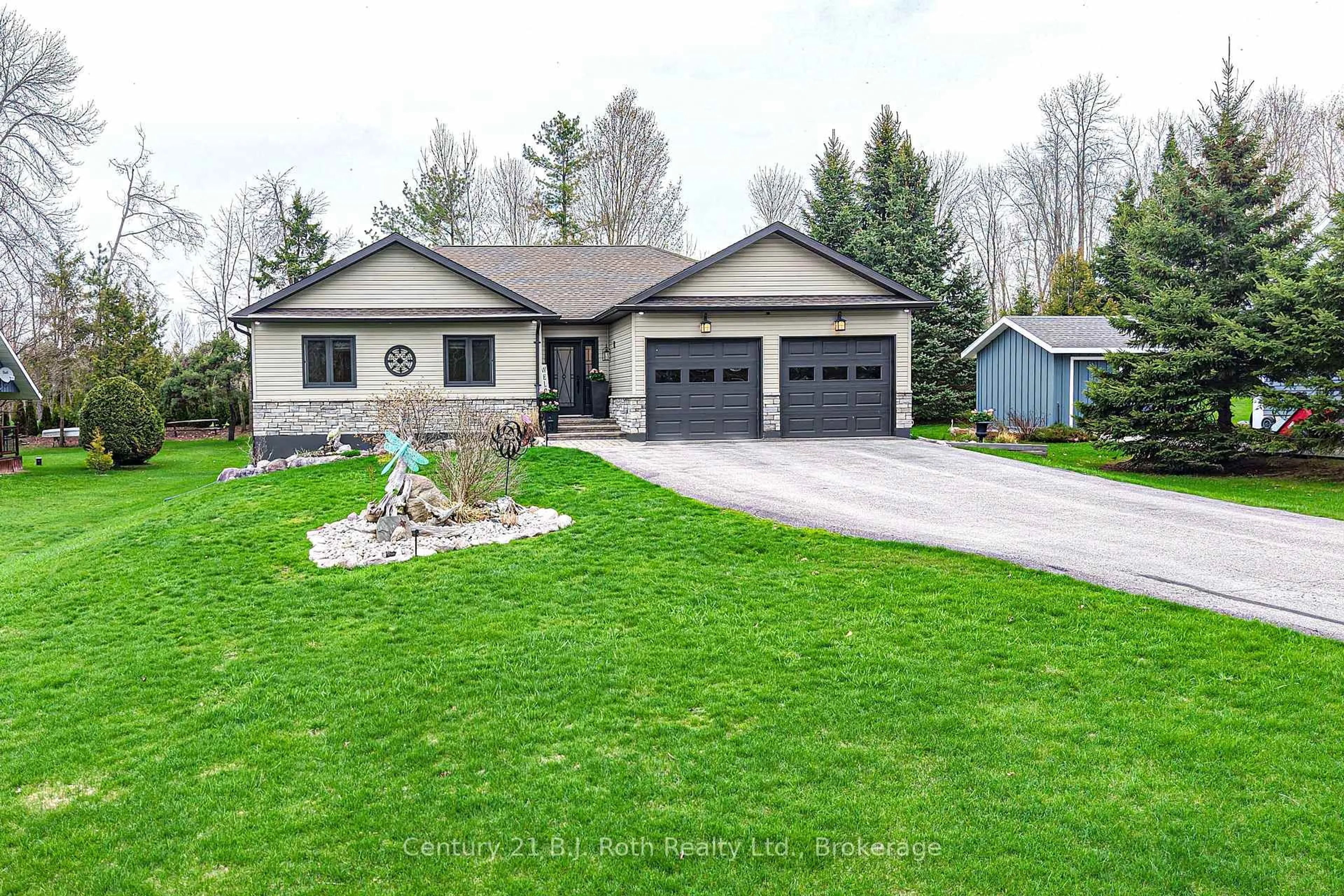 Home with vinyl exterior material, street for 3577 Peter St, Ramara Ontario L0K 1B0