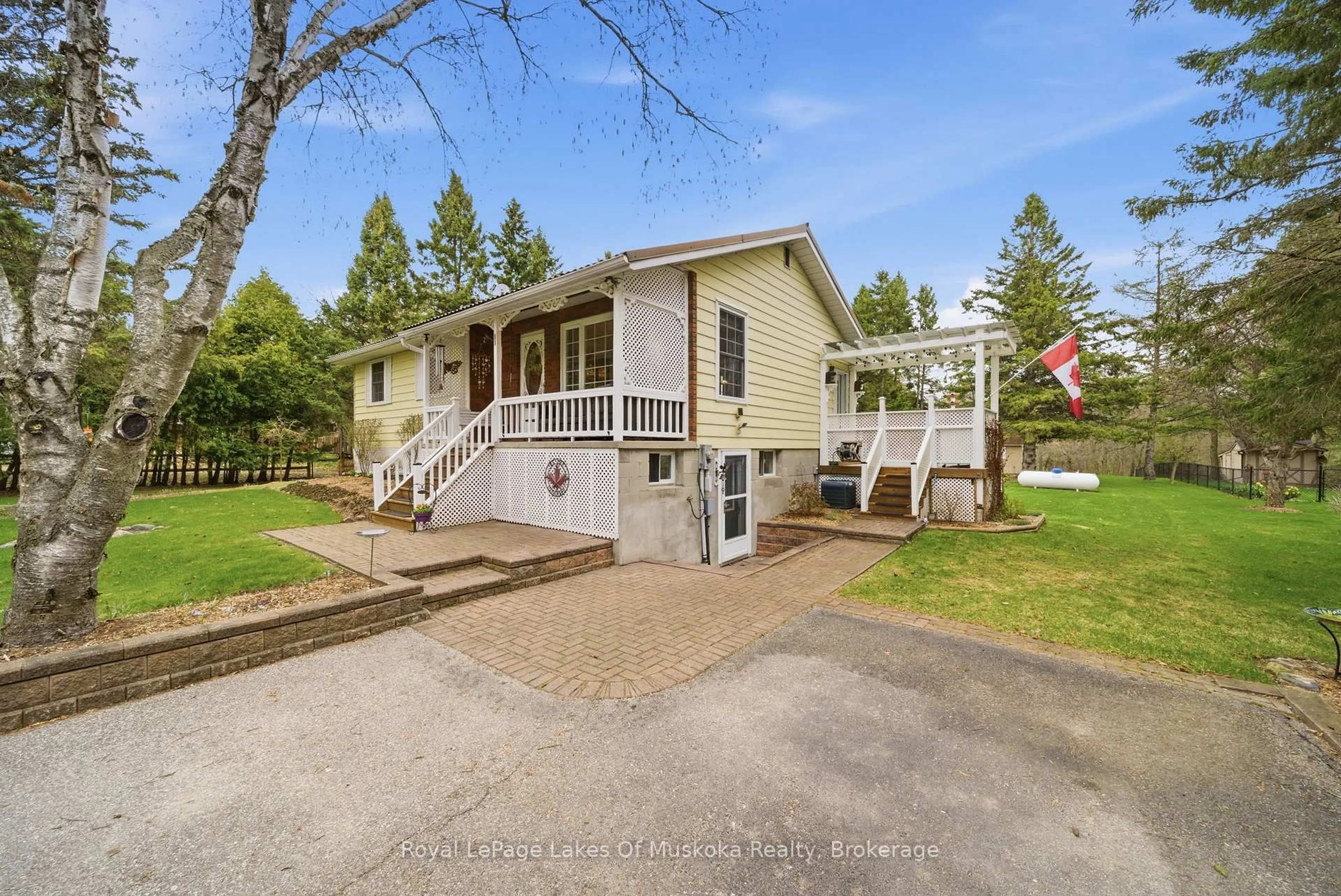 A pic from outside/outdoor area/front of a property/back of a property/a pic from drone, unknown for 4917 Line 9, Oro-Medonte Ontario L0K 1E0