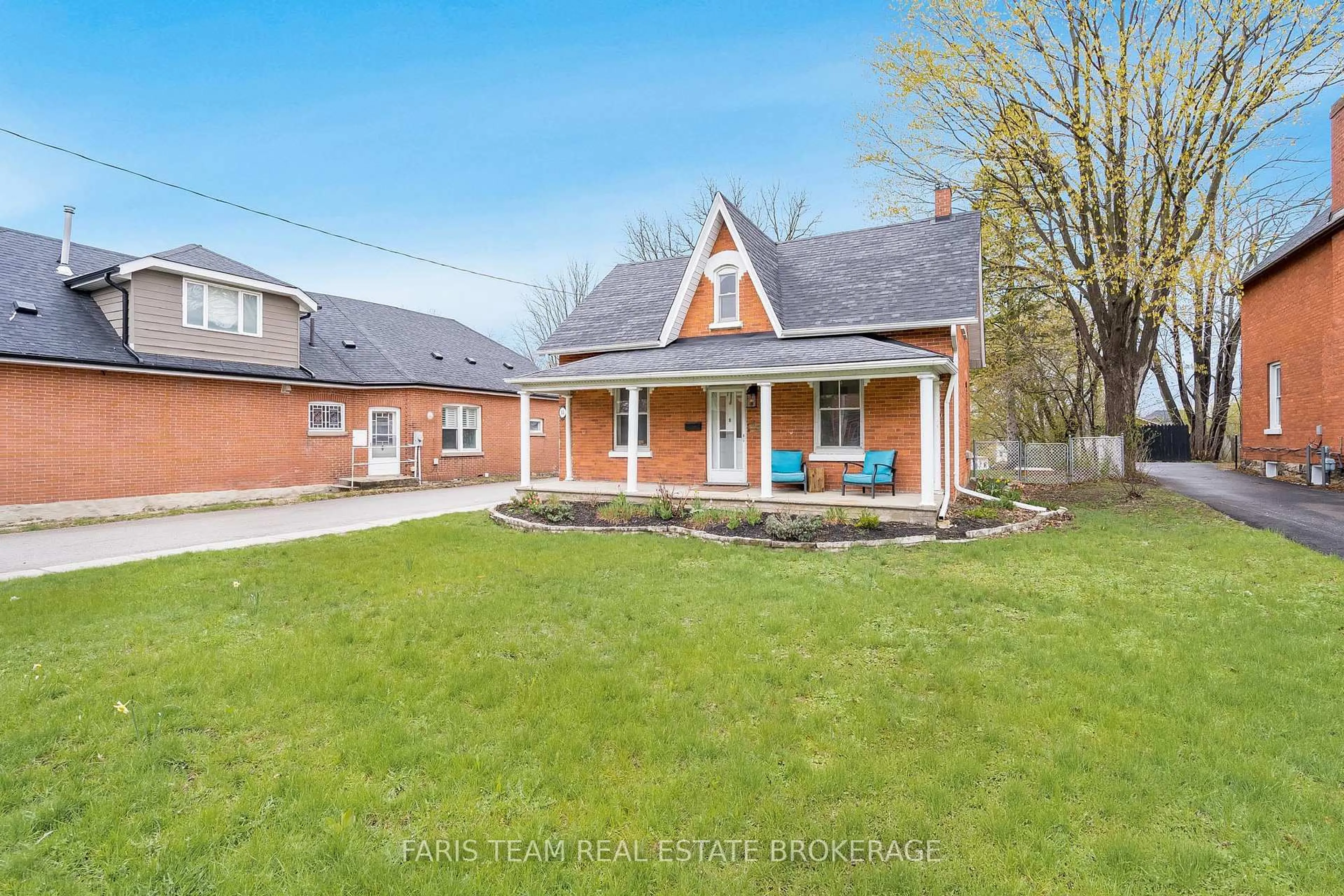 A pic from outside/outdoor area/front of a property/back of a property/a pic from drone, street for 53 Burton Ave, Barrie Ontario L4N 2R5