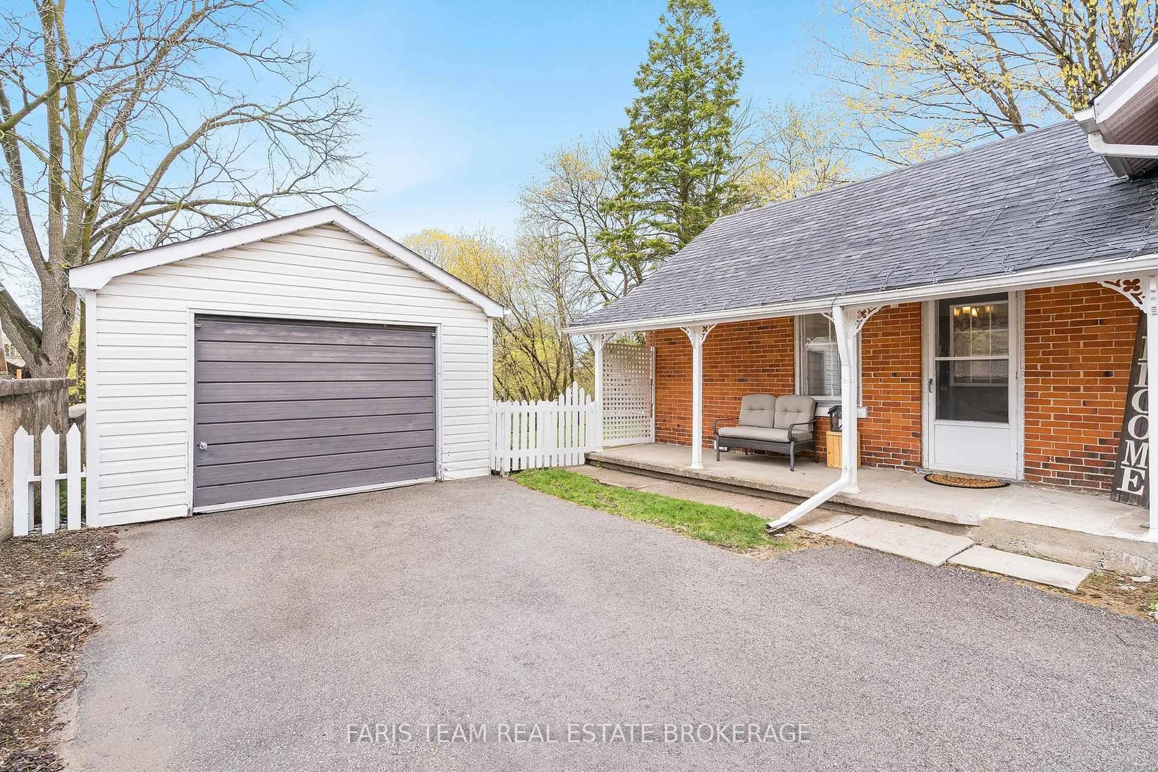A pic from outside/outdoor area/front of a property/back of a property/a pic from drone, street for 53 Burton Ave, Barrie Ontario L4N 2R5