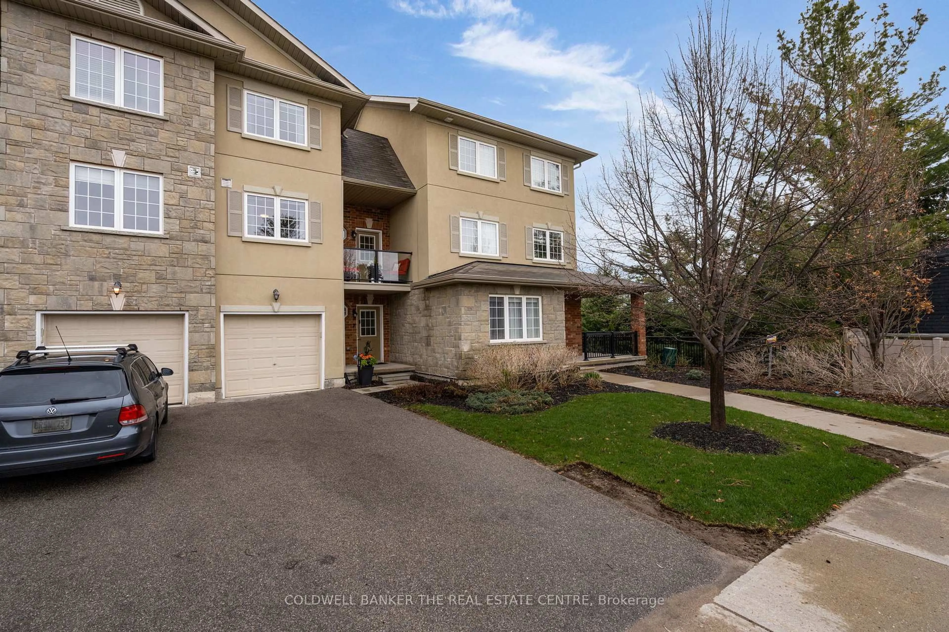 A pic from outside/outdoor area/front of a property/back of a property/a pic from drone, street for 49 Ferndale Dr #7, Barrie Ontario L4N 5W9