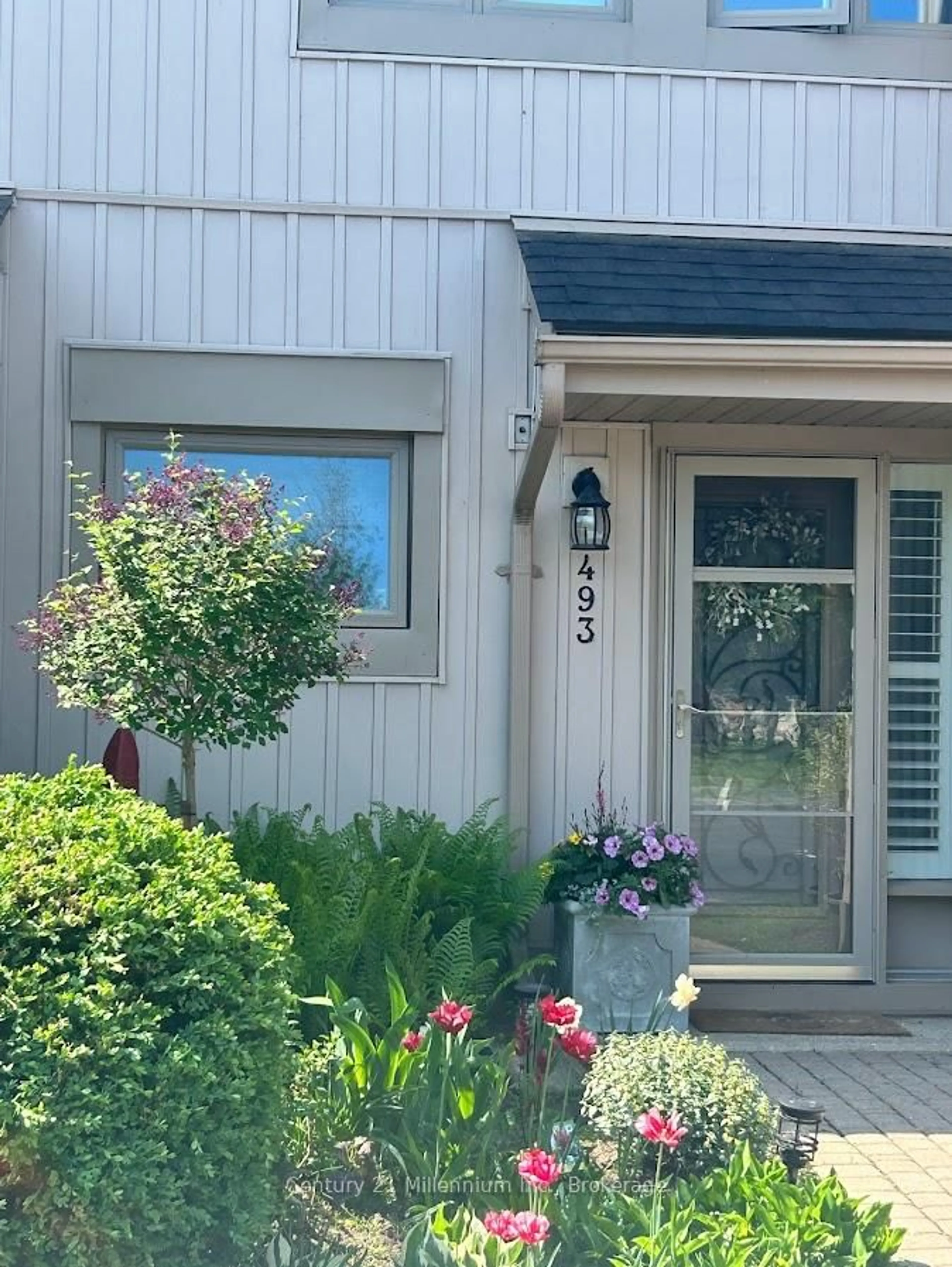 Indoor entryway for 493 Oxbow Cres, Collingwood Ontario L9Y 5B4