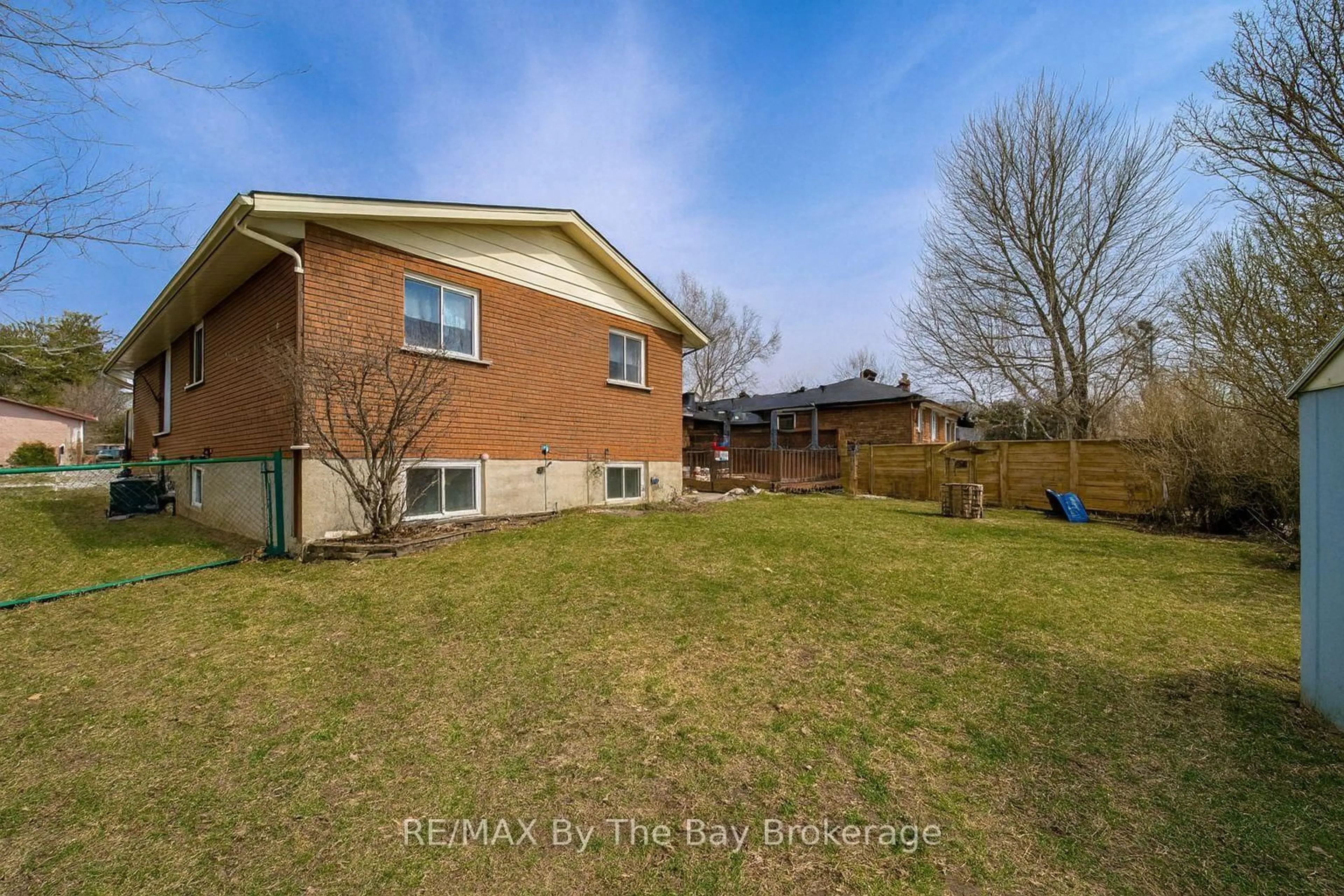 A pic from outside/outdoor area/front of a property/back of a property/a pic from drone, street for 229 Datas Dr, Clearview Ontario L0M 1S0