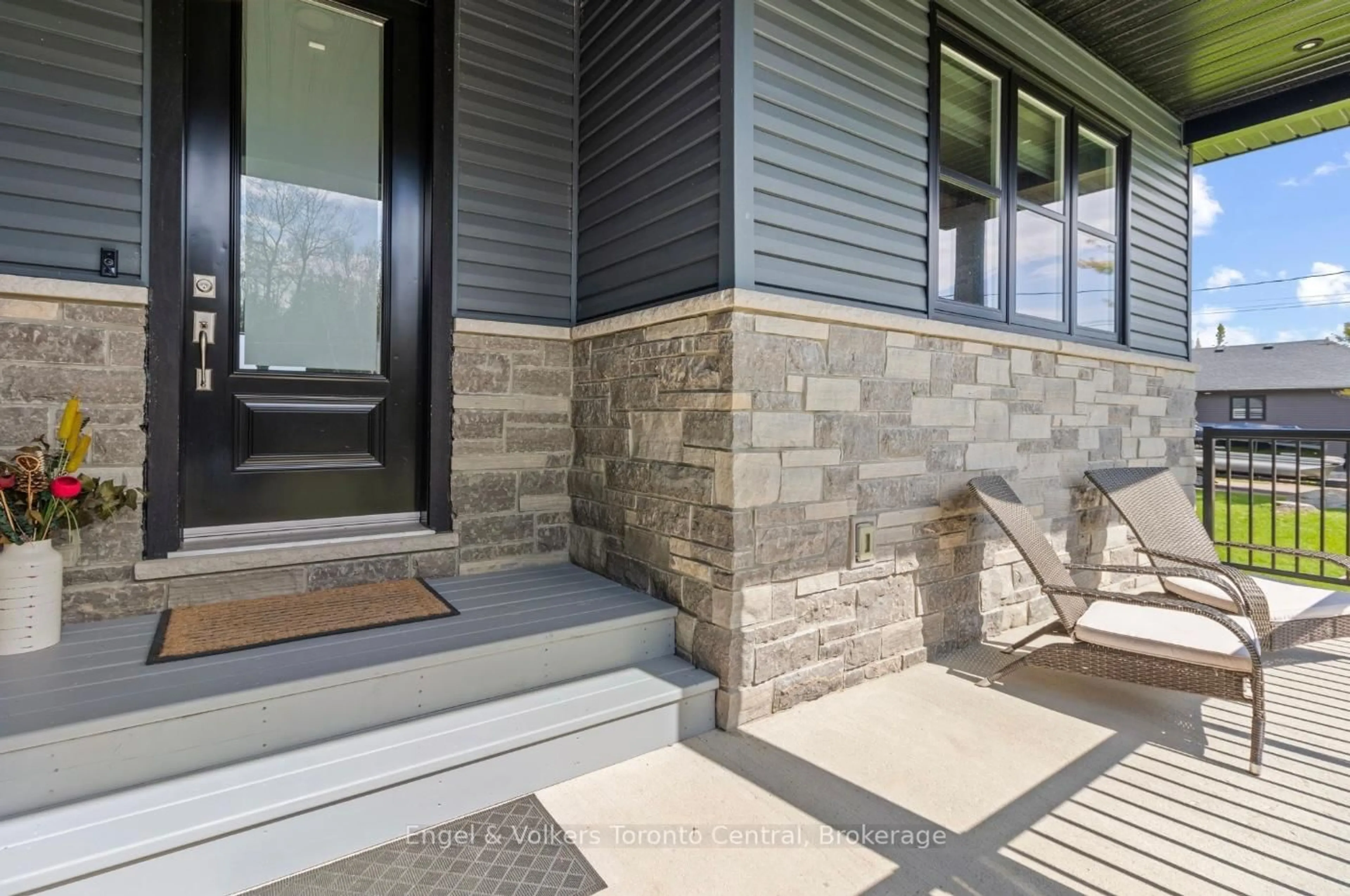 Unknown for 14 Thomas St, Wasaga Beach Ontario L9Z 2Y9