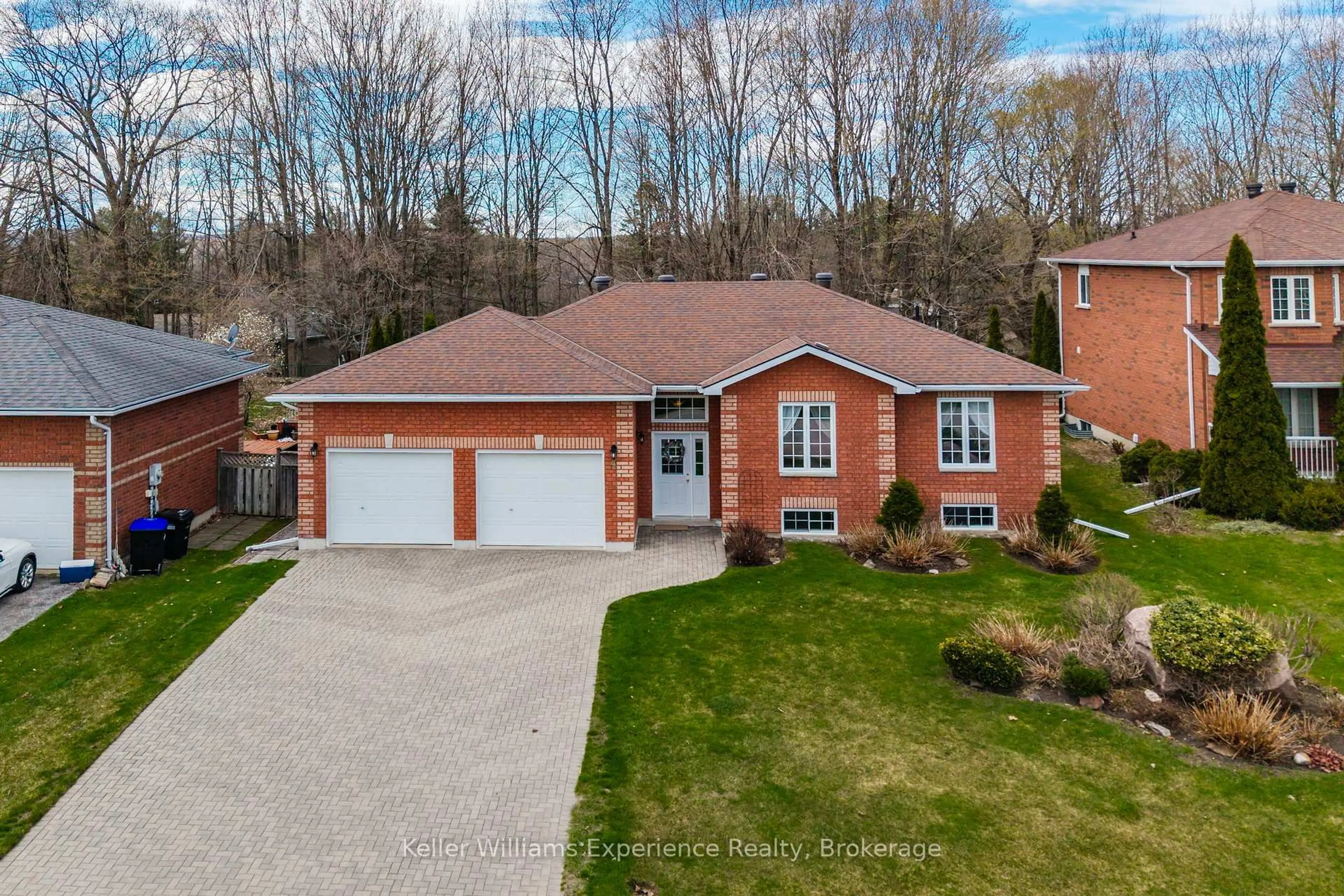 Home with brick exterior material, street for 4 Byrnes Cres, Penetanguishene Ontario L9M 1W4