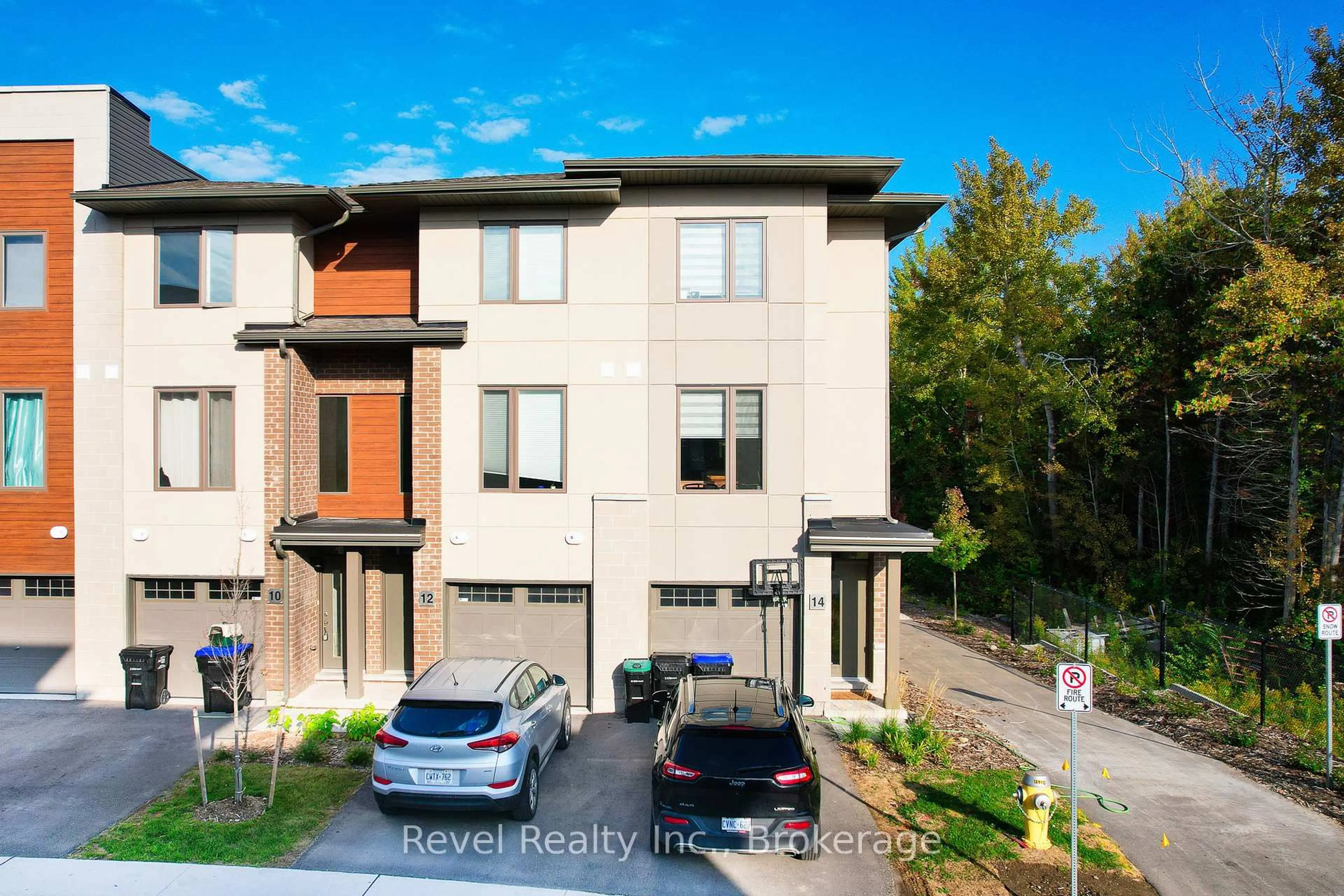 A pic from outside/outdoor area/front of a property/back of a property/a pic from drone, street for 14 Winters Cres, Collingwood Ontario L9Y 5T1