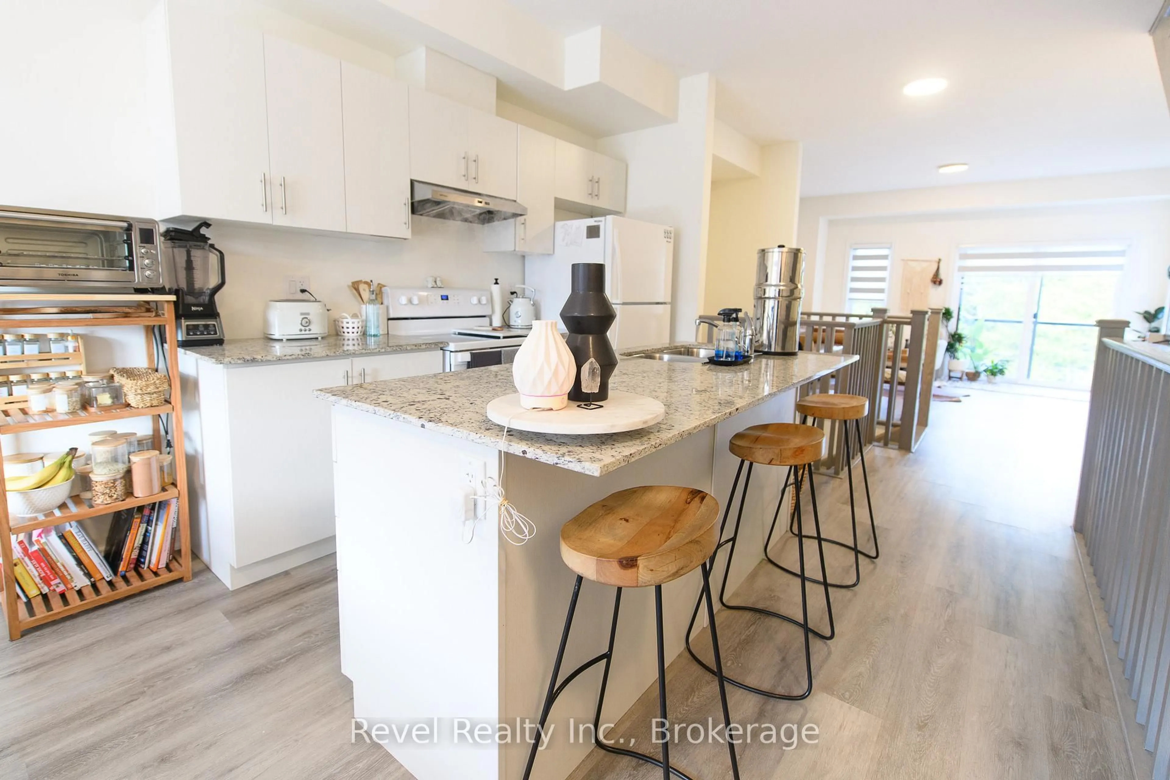 Open concept kitchen, unknown for 14 Winters Cres, Collingwood Ontario L9Y 5T1