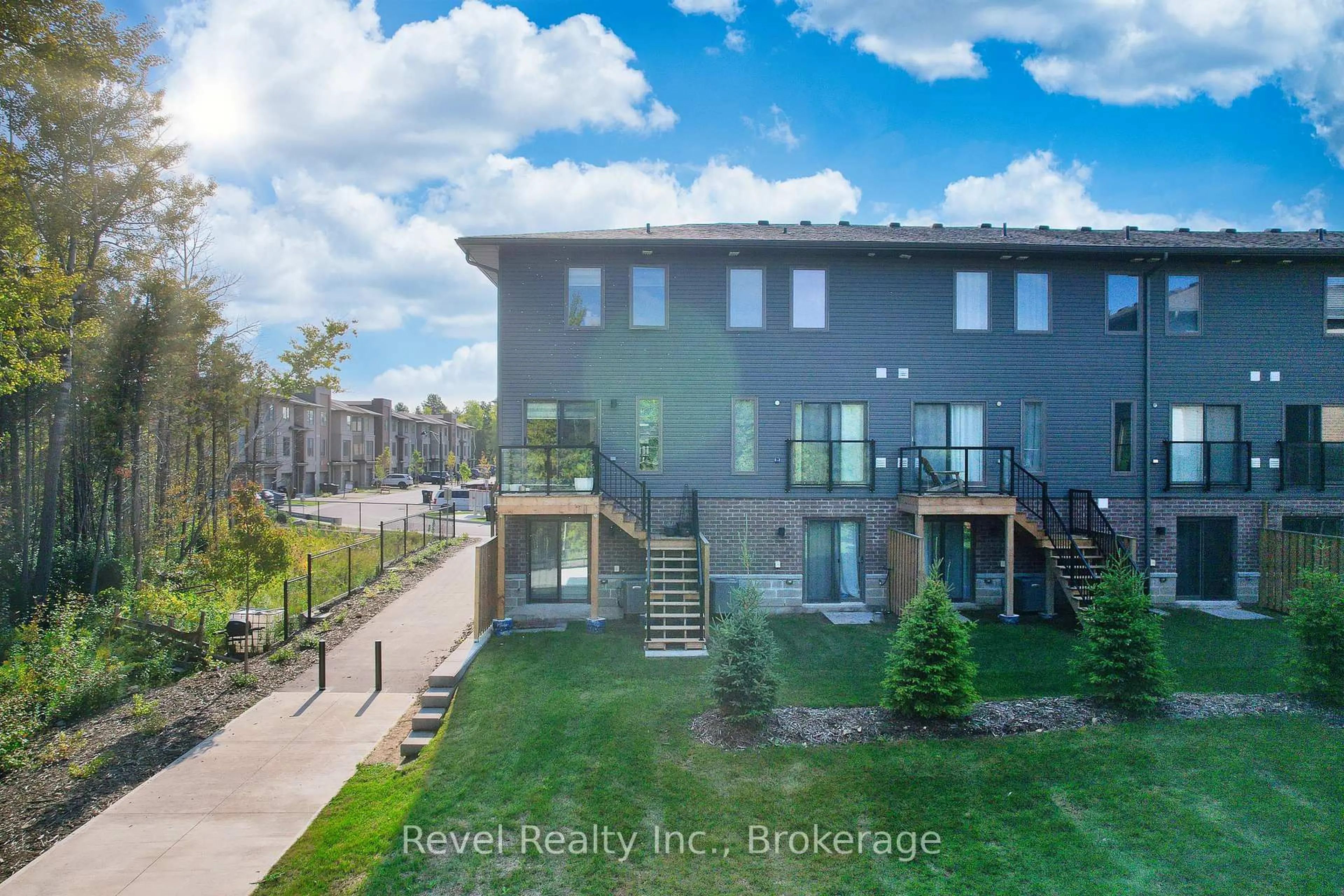 A pic from outside/outdoor area/front of a property/back of a property/a pic from drone, unknown for 14 Winters Cres, Collingwood Ontario L9Y 5T1
