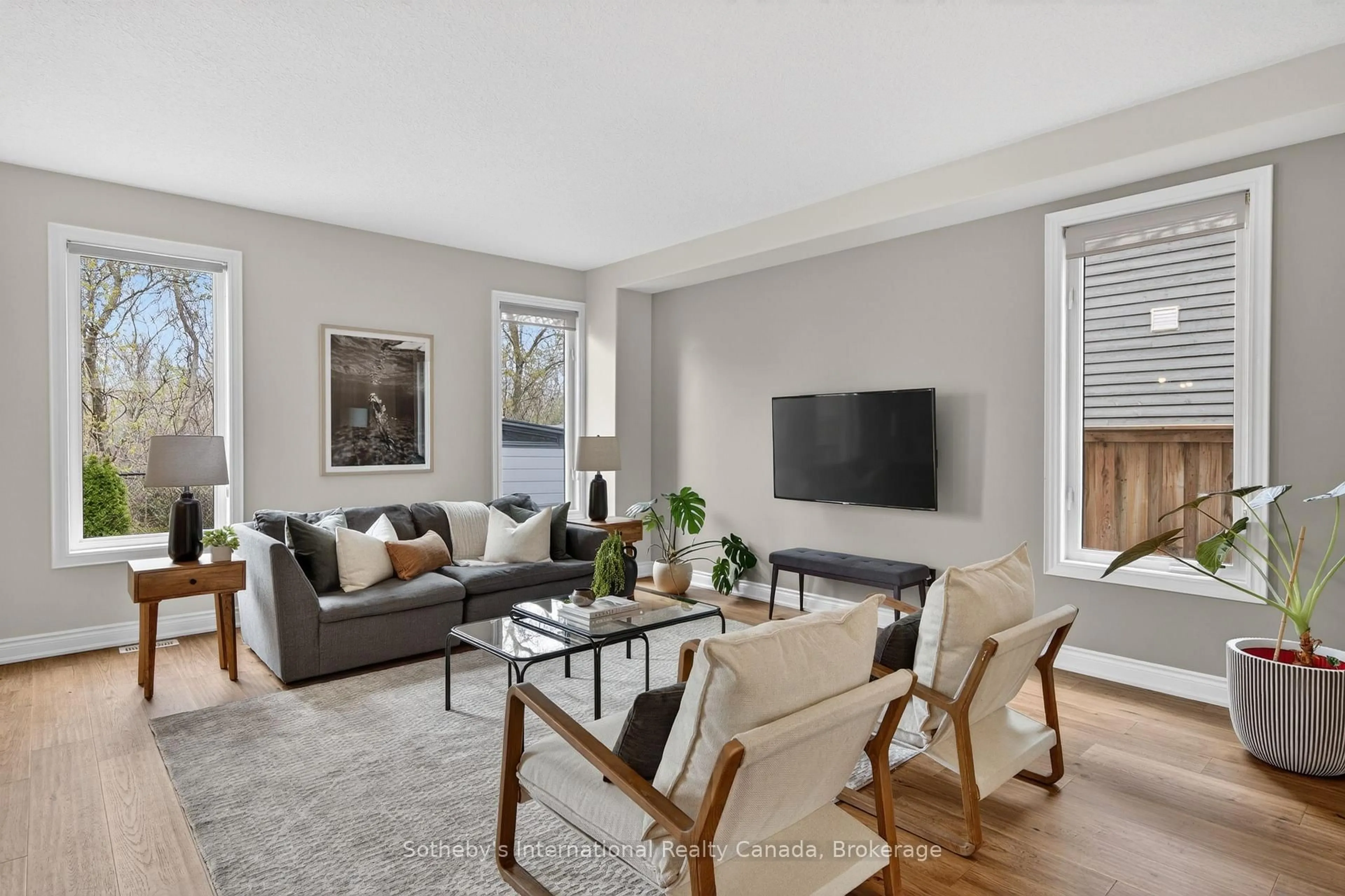 Living room with furniture, unknown for 19 Garbutt Cres, Collingwood Ontario L9Y 0H5