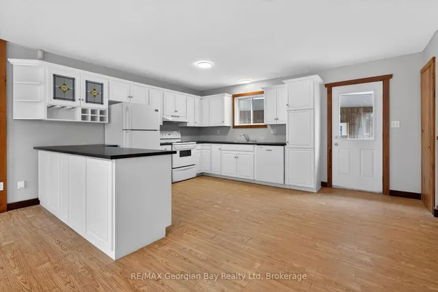 90 Farlain Lake Rd, Tiny 2