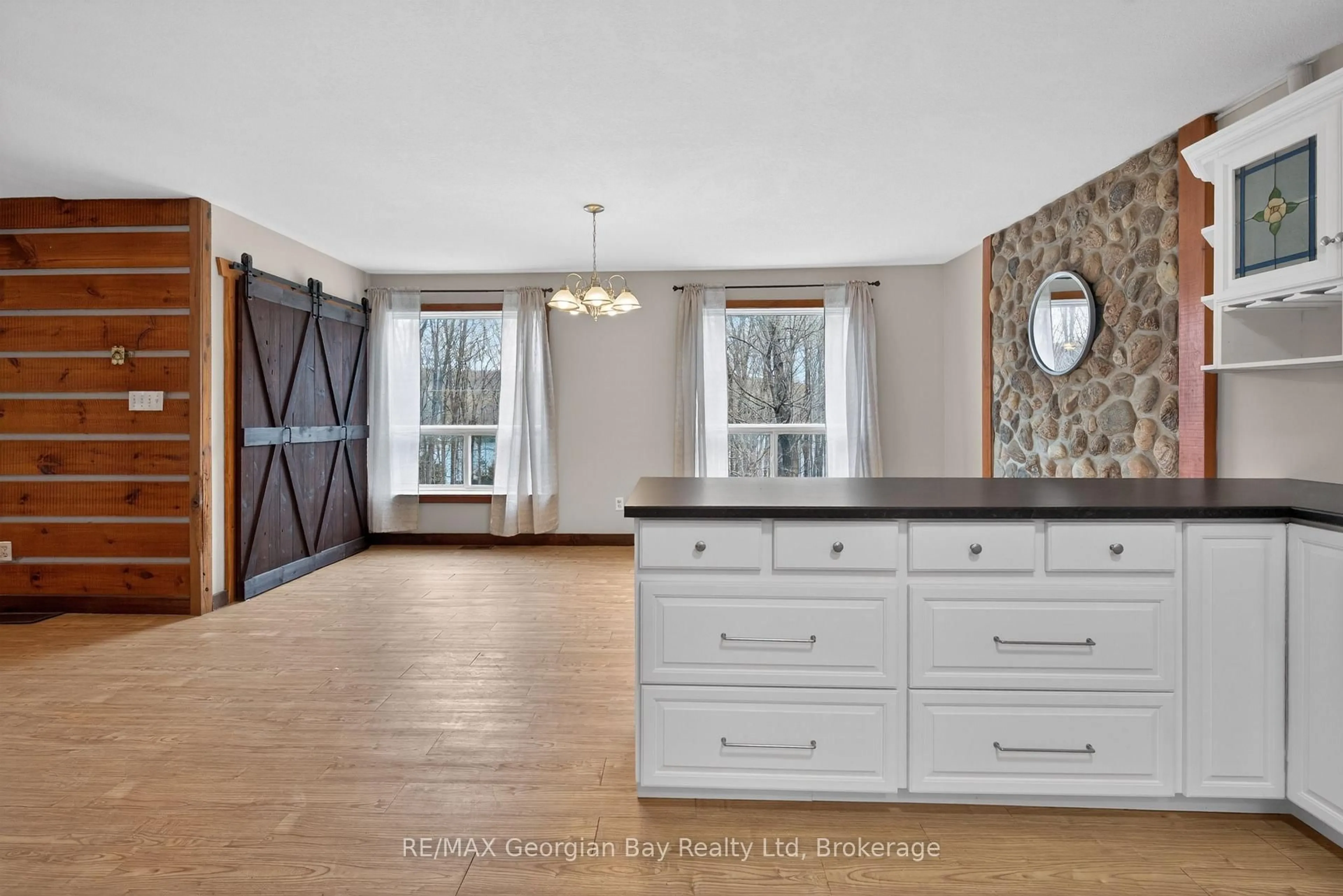 Open concept kitchen, unknown for 90 Farlain Lake Rd, Tiny Ontario L9M 0B9
