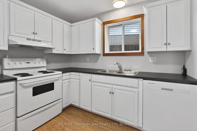 90 Farlain Lake Rd, Tiny 5