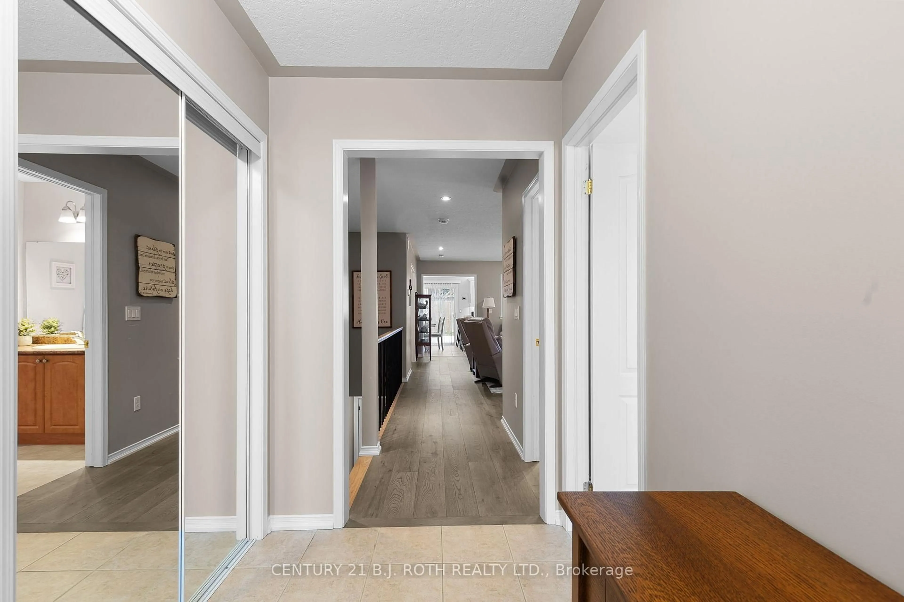 Indoor entryway for 3028 Emperor Dr, Orillia Ontario L3V 0A4