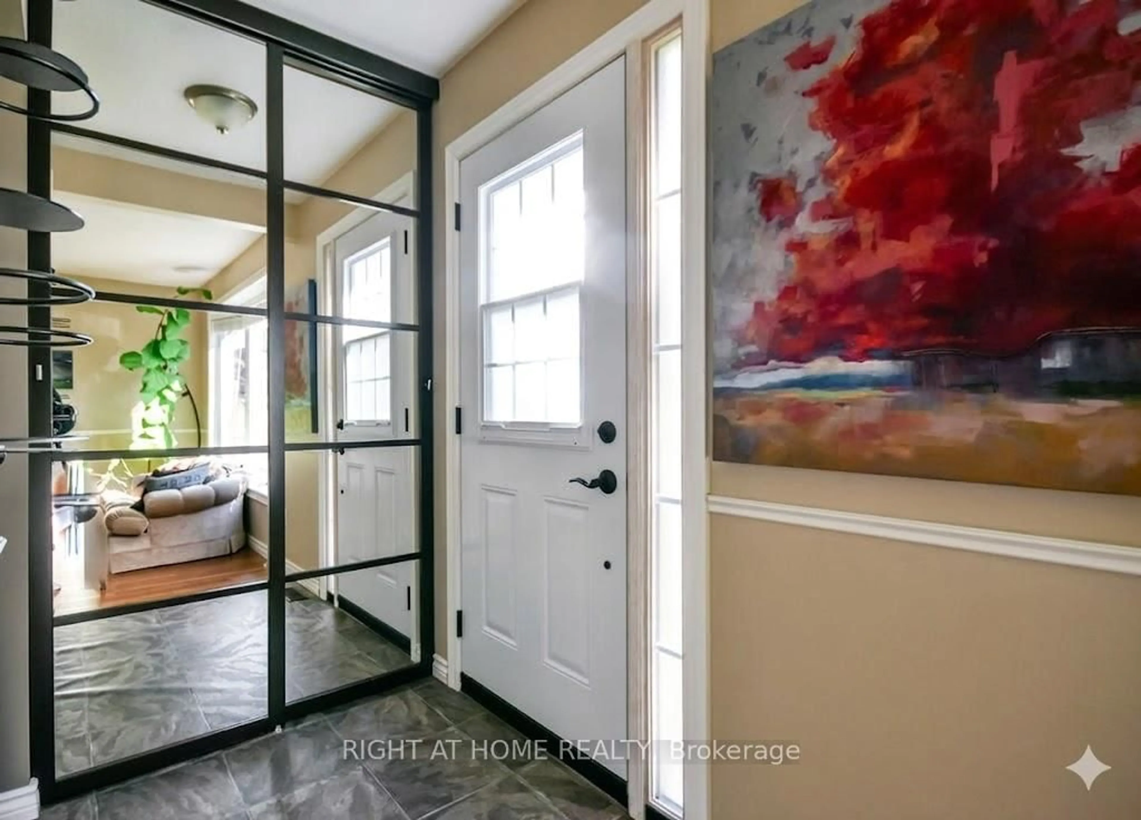 Indoor entryway for 10 Forestview Pl, Barrie Ontario L4M 5M5