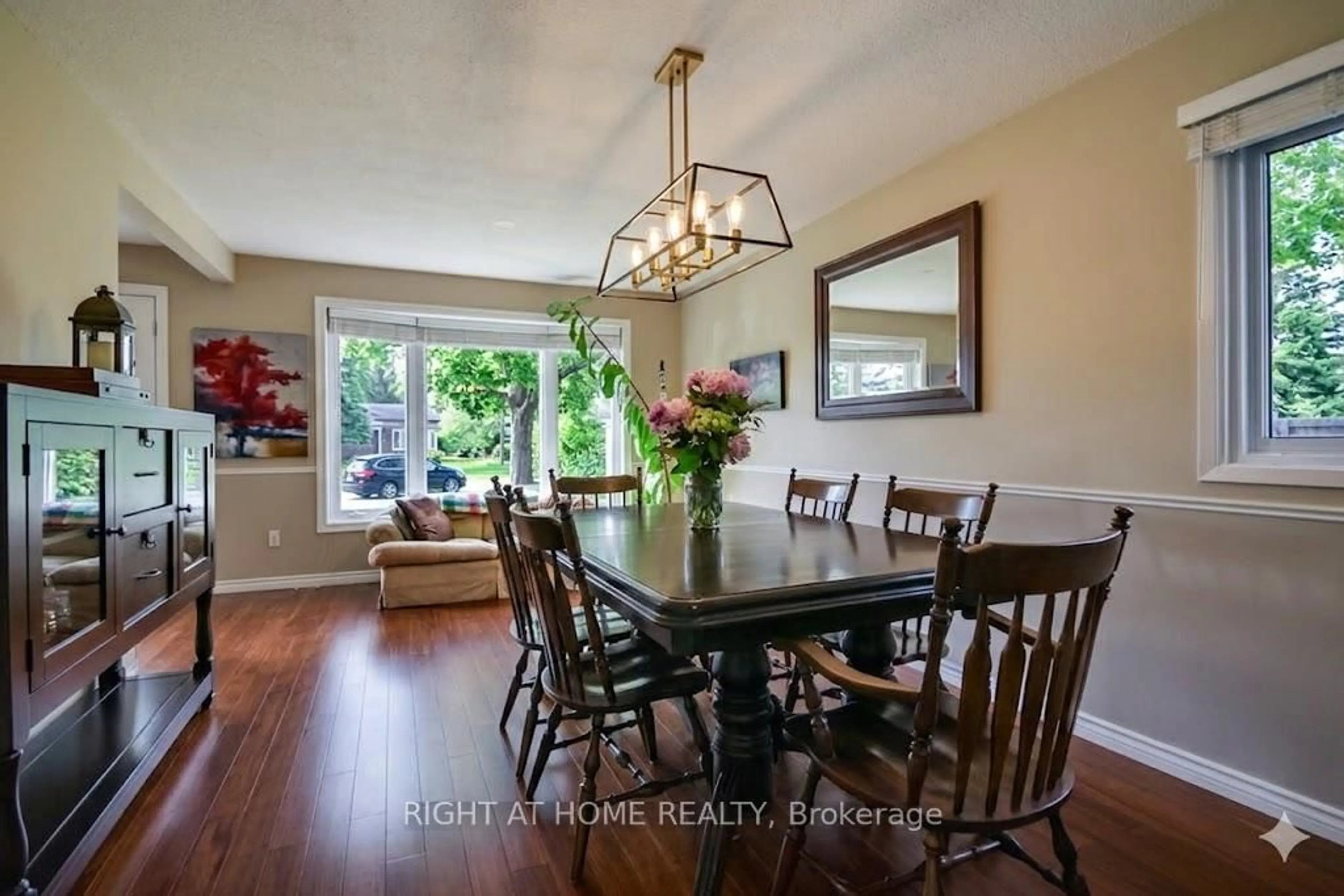 Dining room, wood/laminate floor for 10 Forestview Pl, Barrie Ontario L4M 5M5