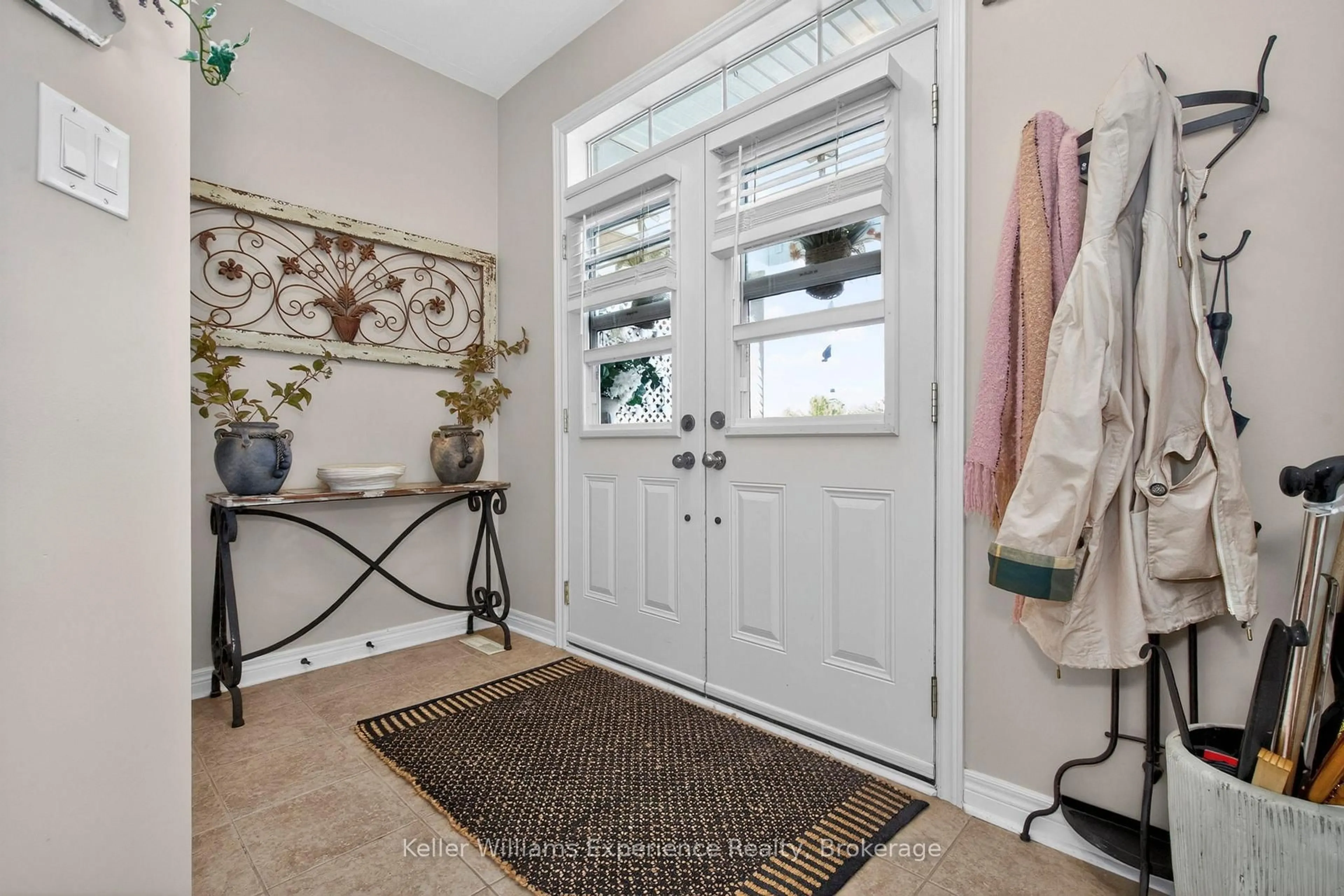 Indoor entryway for 68 Riverwalk Pl, Midland Ontario L4R 0B5