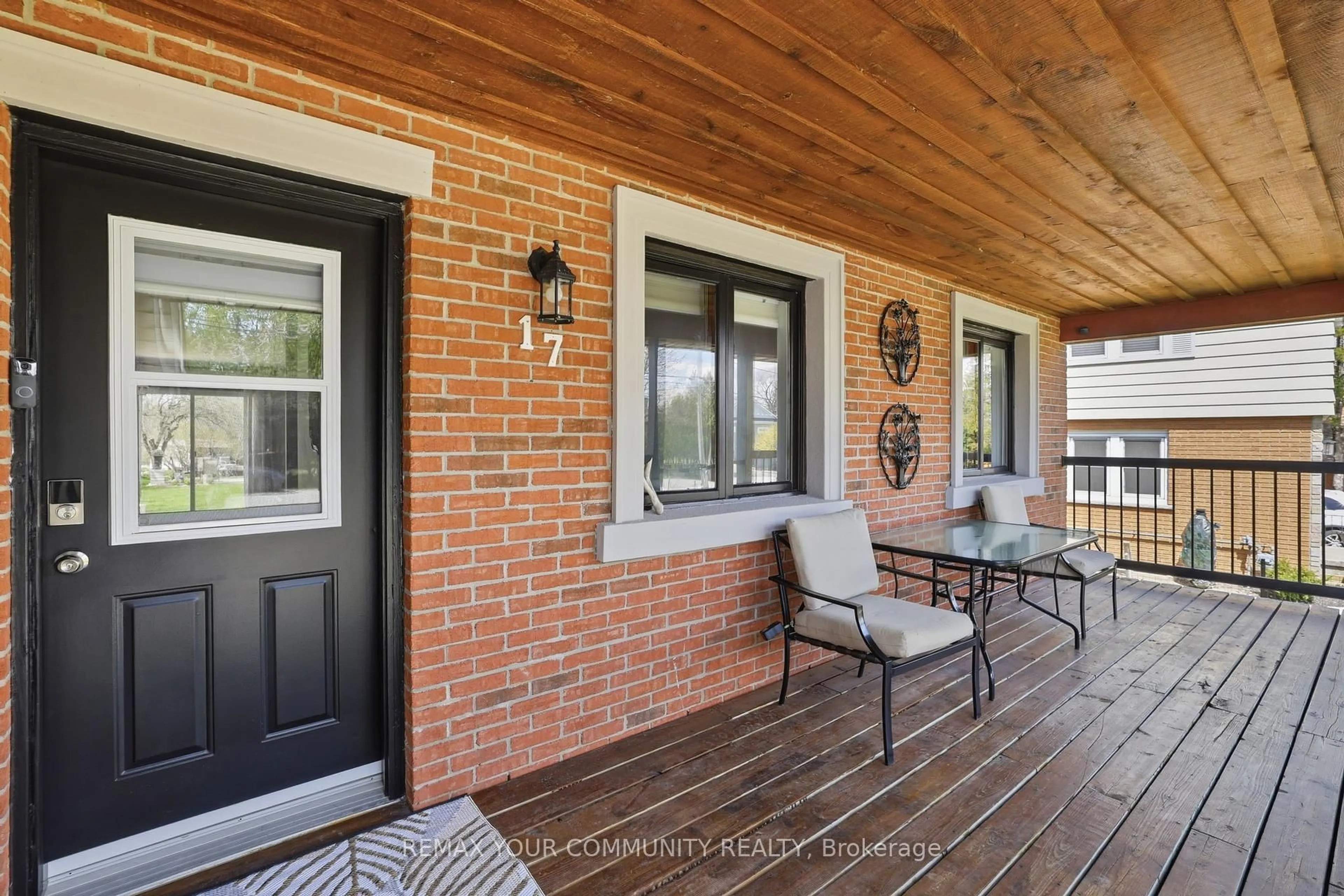 Unknown for 17 St. Clair St, Collingwood Ontario L9Y 5N5