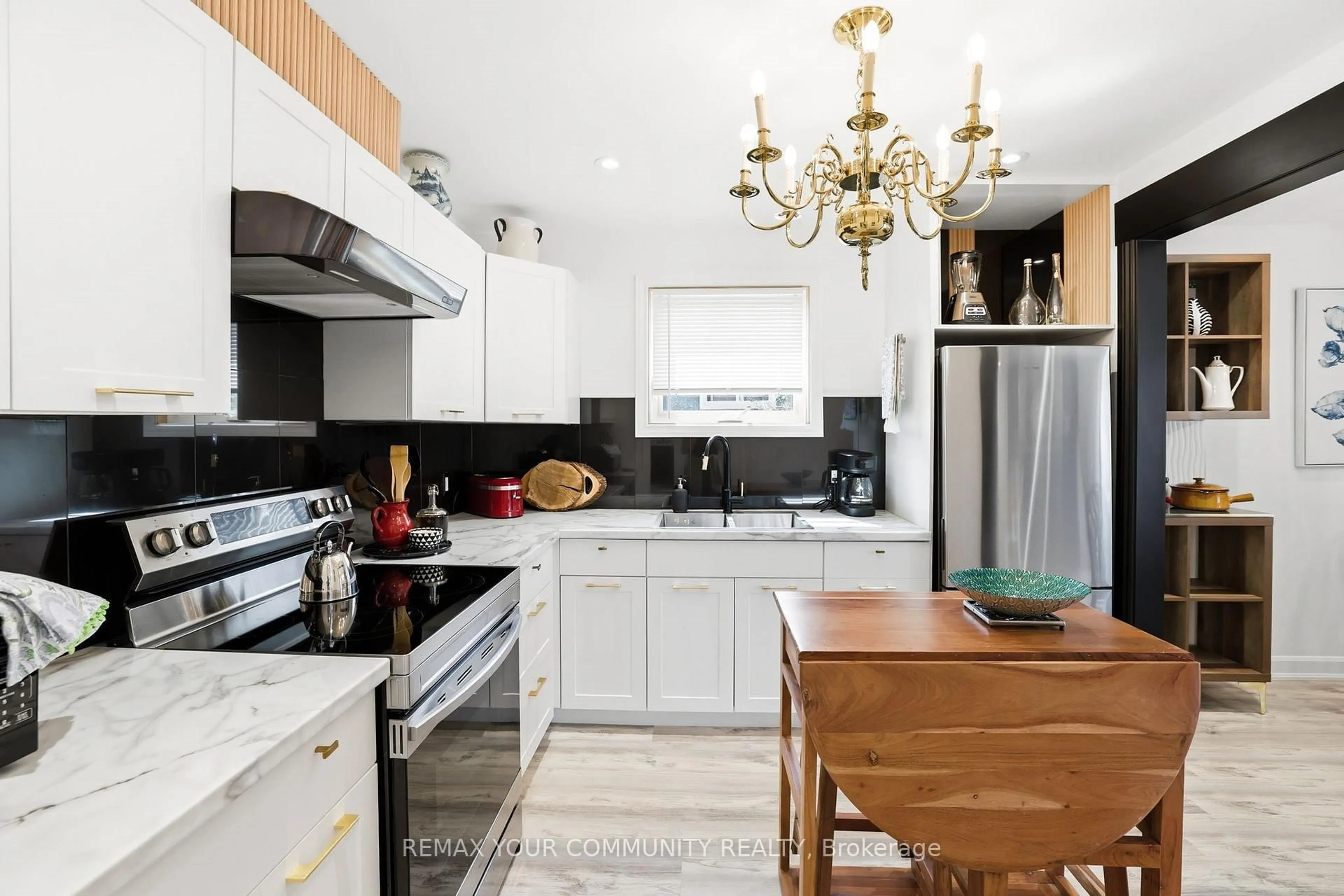 Open concept kitchen, unknown for 17 St. Clair St, Collingwood Ontario L9Y 5N5