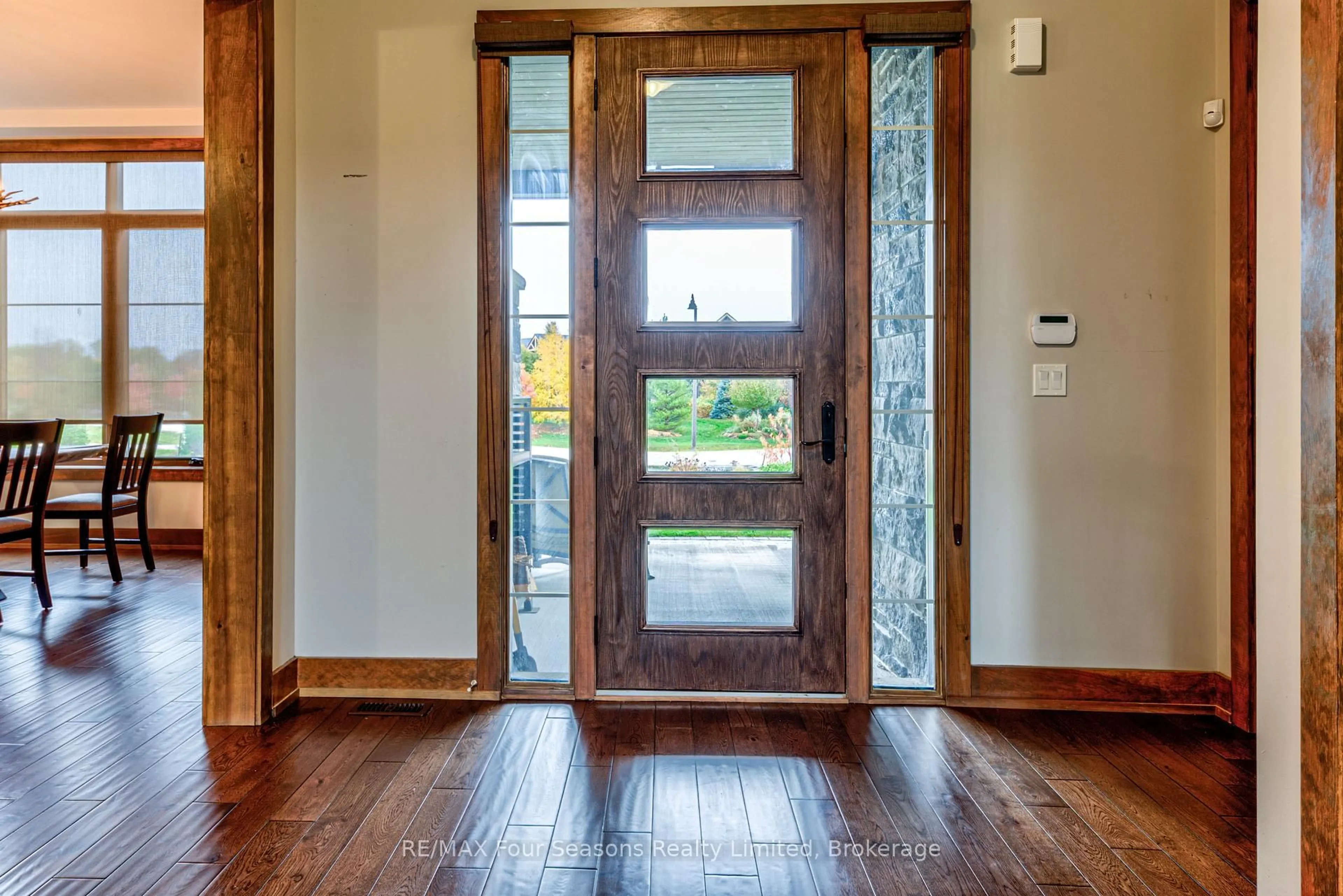 Indoor entryway for 9 Windrose Valley Blvd, Clearview Ontario L9Y 0K2