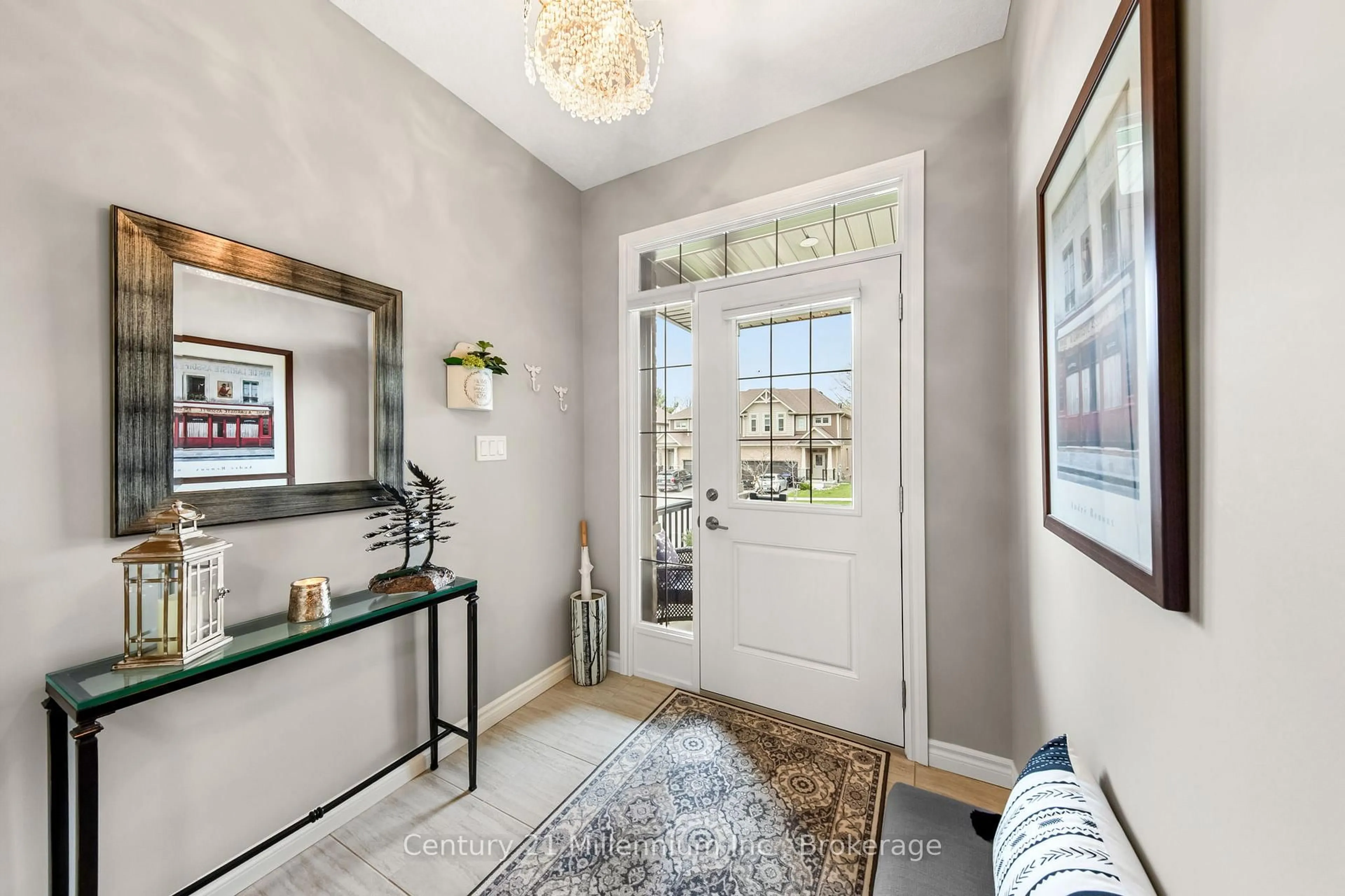 Indoor entryway for 1010 Wright Dr, Midland Ontario L4R 0E4