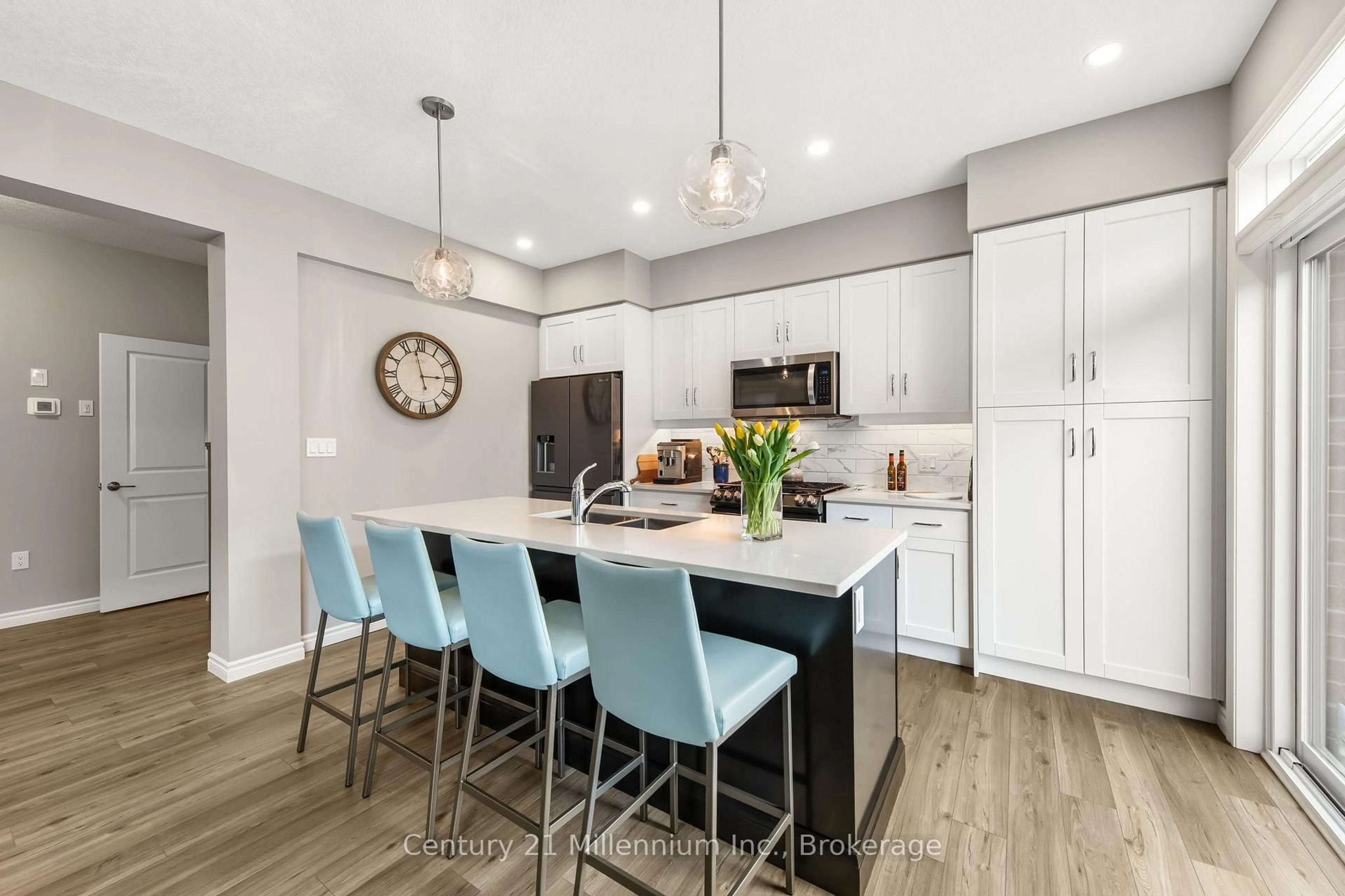 Open concept kitchen, unknown for 1010 Wright Dr, Midland Ontario L4R 0E4