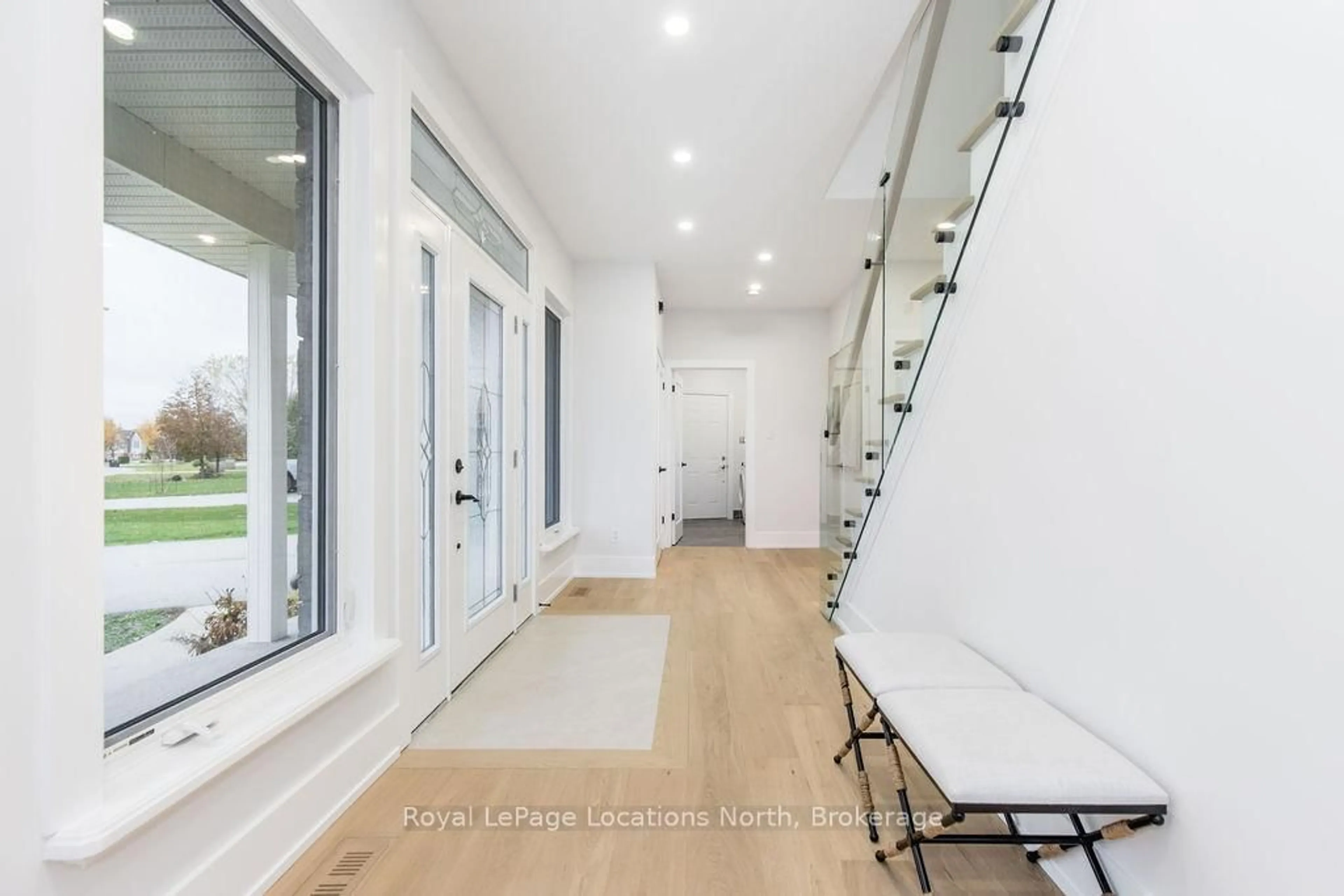 Indoor entryway for 6 Butternut Cres, Wasaga Beach Ontario L9Z 3S9