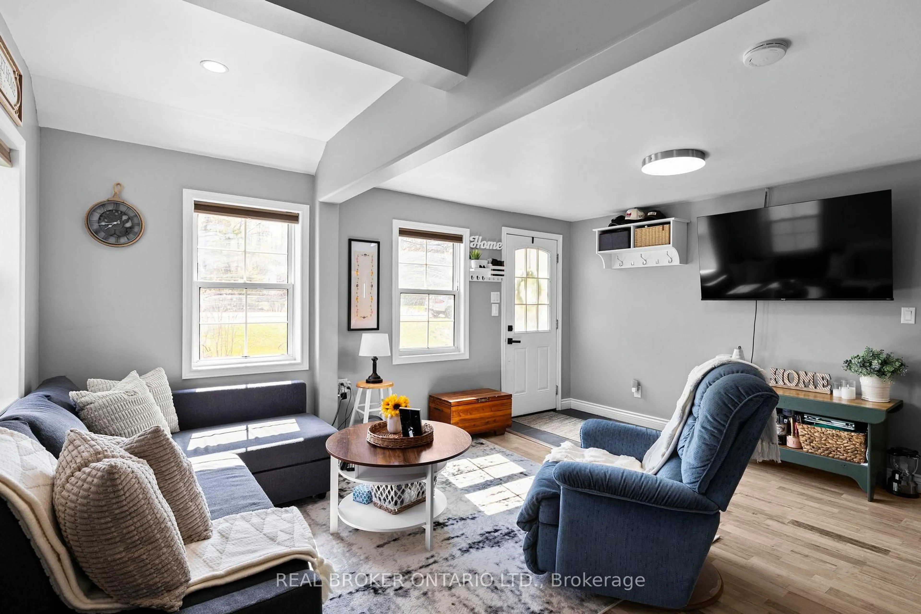 Living room with furniture, unknown for 12979 County 16 Rd, Severn Ontario L0K 2C0