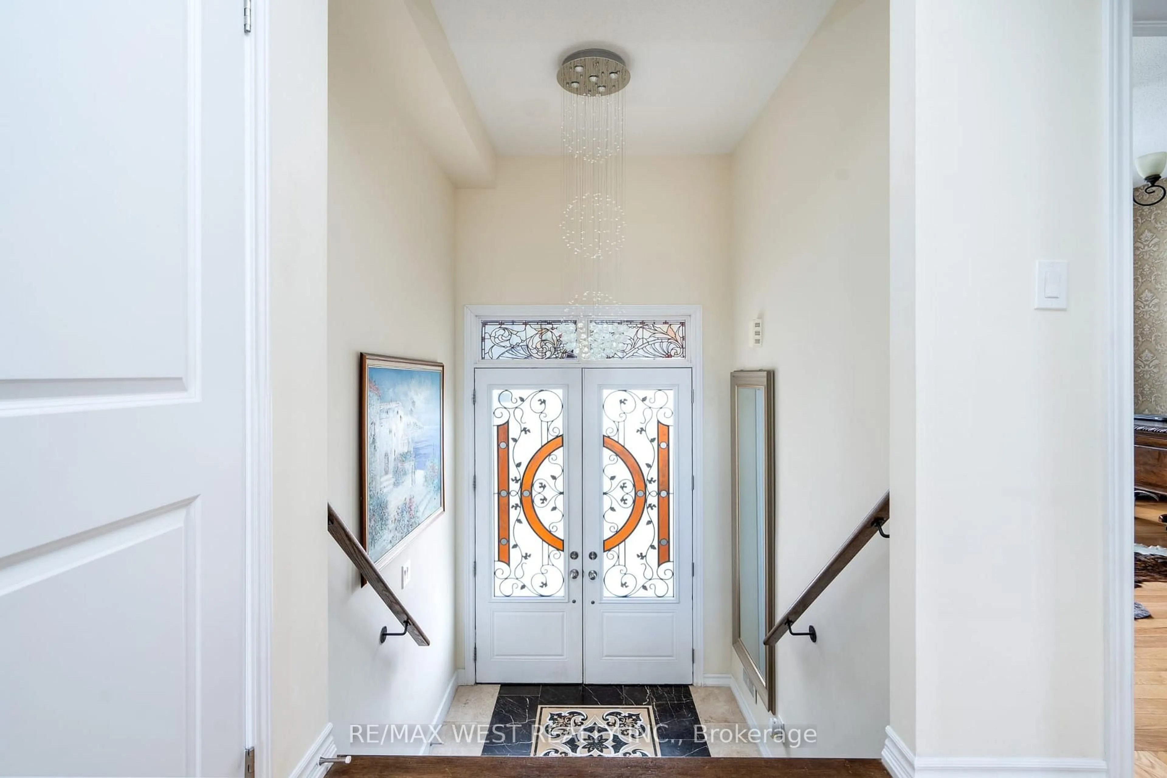 Indoor foyer for 121 Allegra Dr, Wasaga Beach Ontario L9Z 1P2