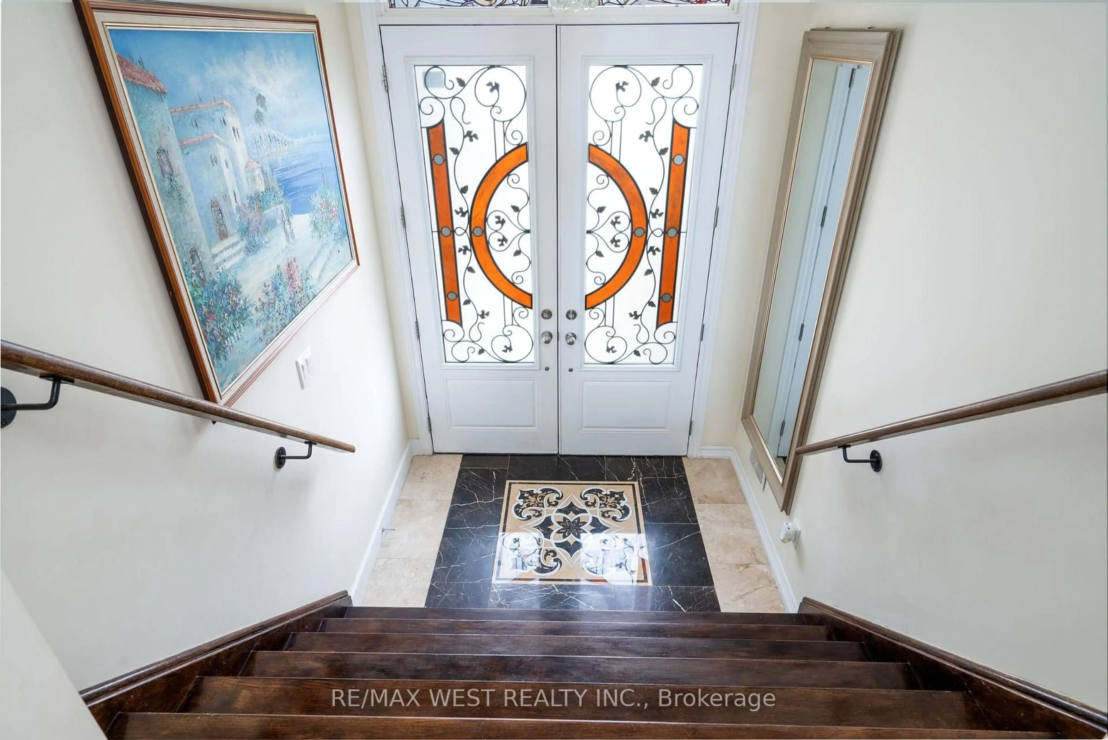 Indoor entryway for 121 Allegra Dr, Wasaga Beach Ontario L9Z 1P2