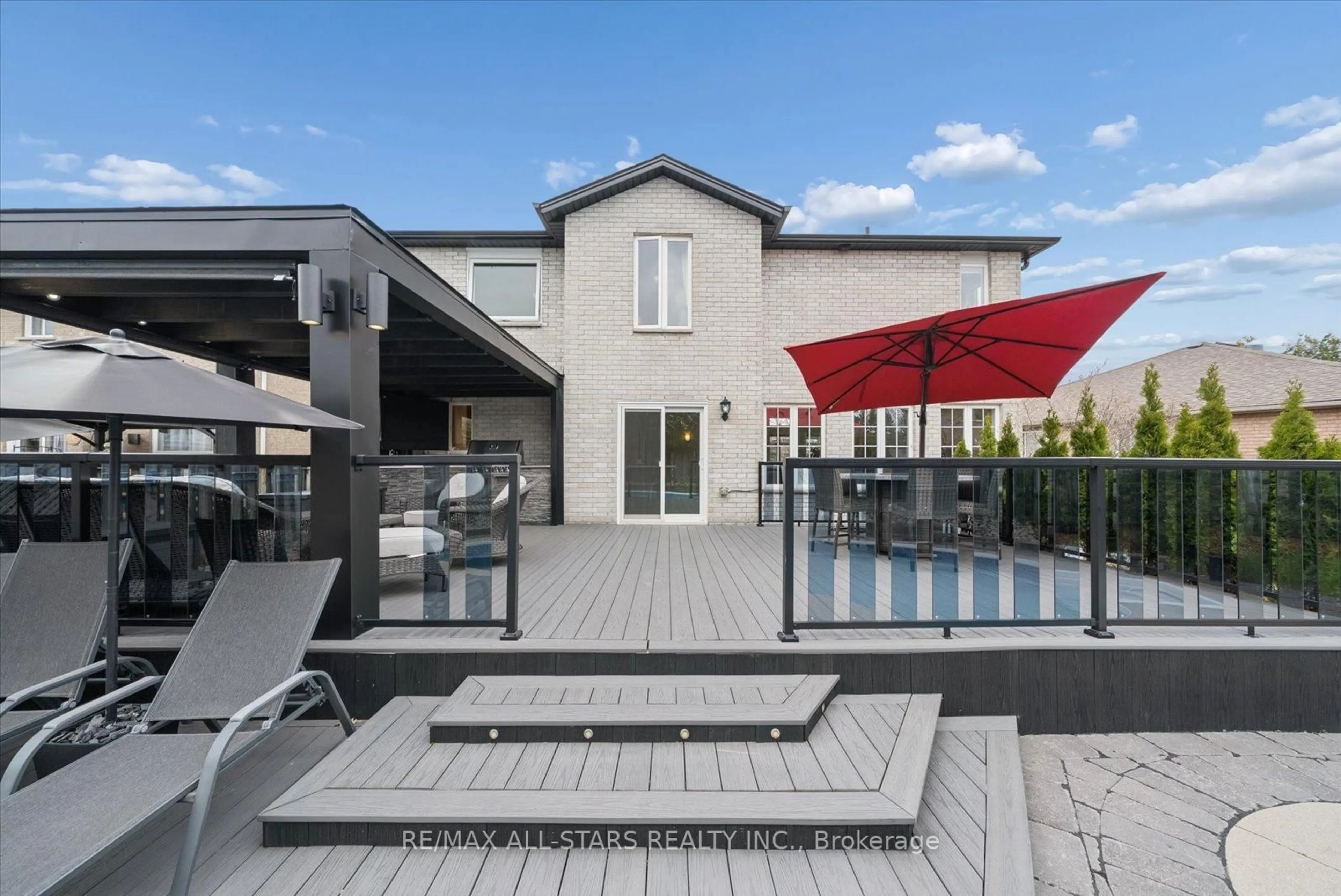 Patio, unknown for 114 Kingsridge Rd, Barrie Ontario L4N 8K5