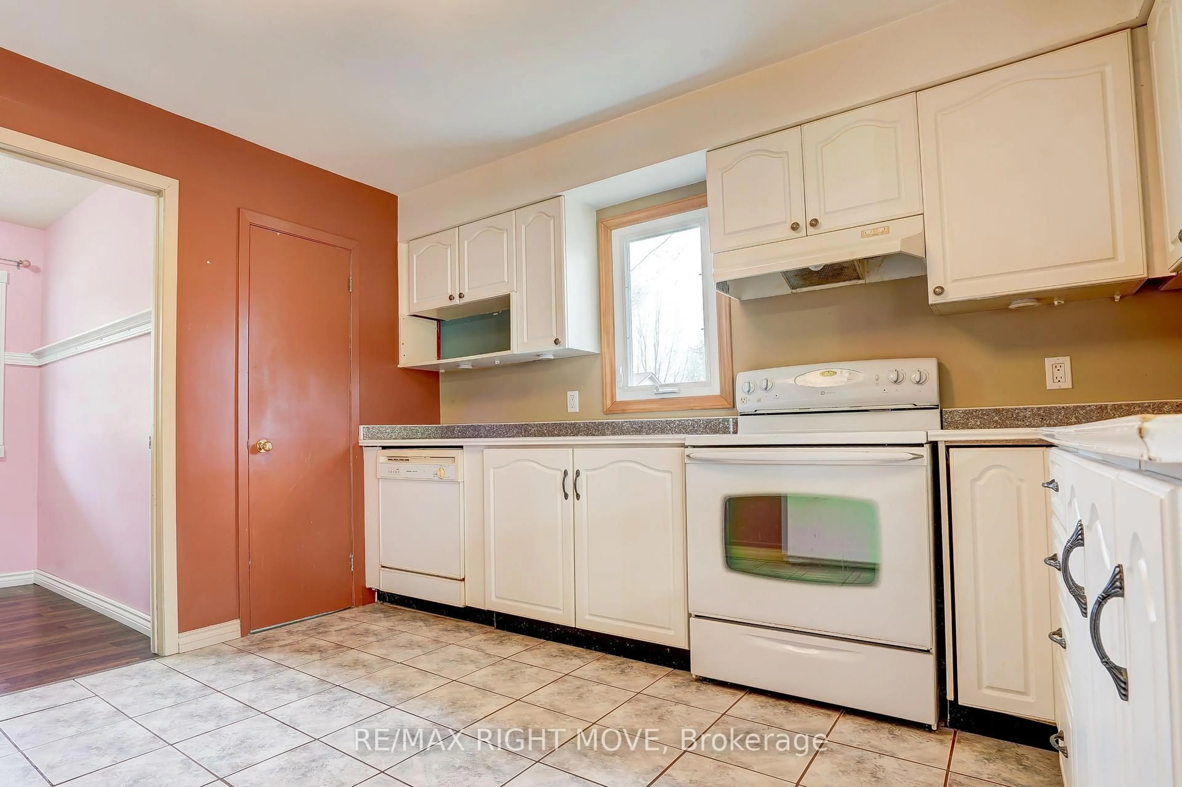 Standard kitchen, unknown for 3391 ARMAND Ave, Severn Ontario L0K 1G0