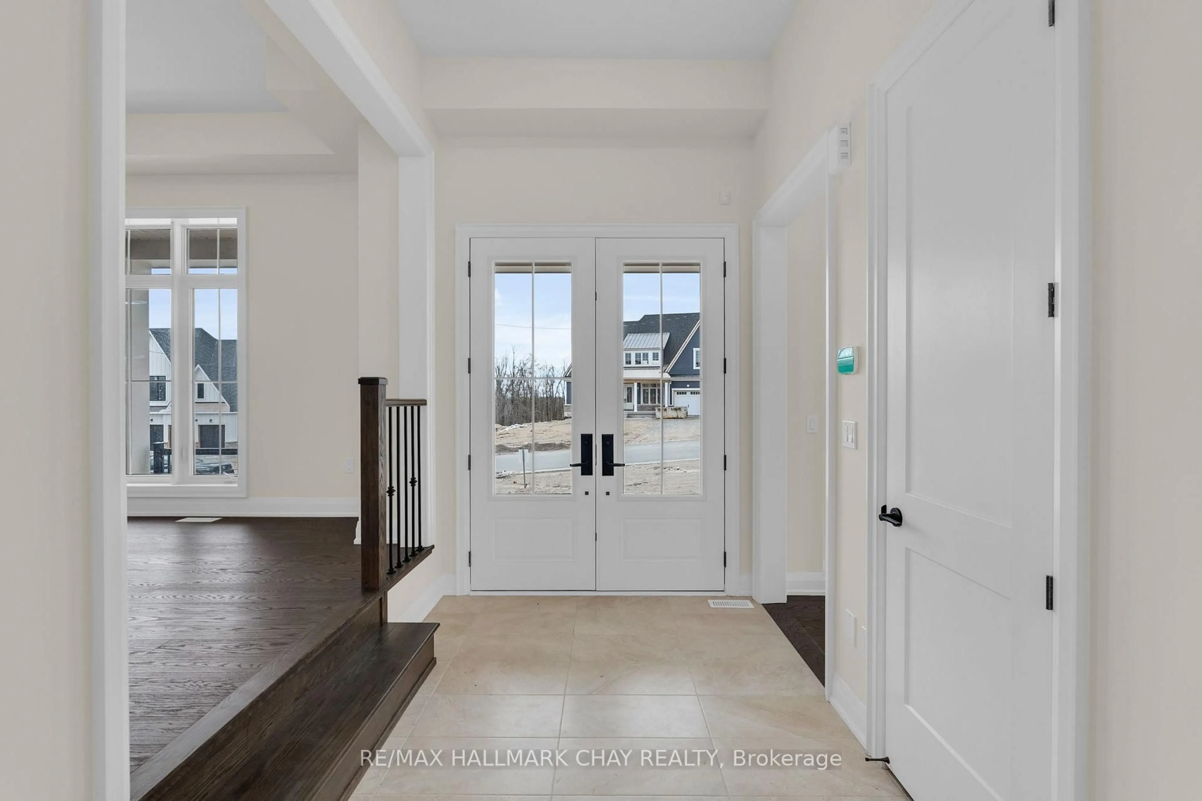 Indoor entryway for 7 Radome Dr, Oro-Medonte Ontario L0L 2E0