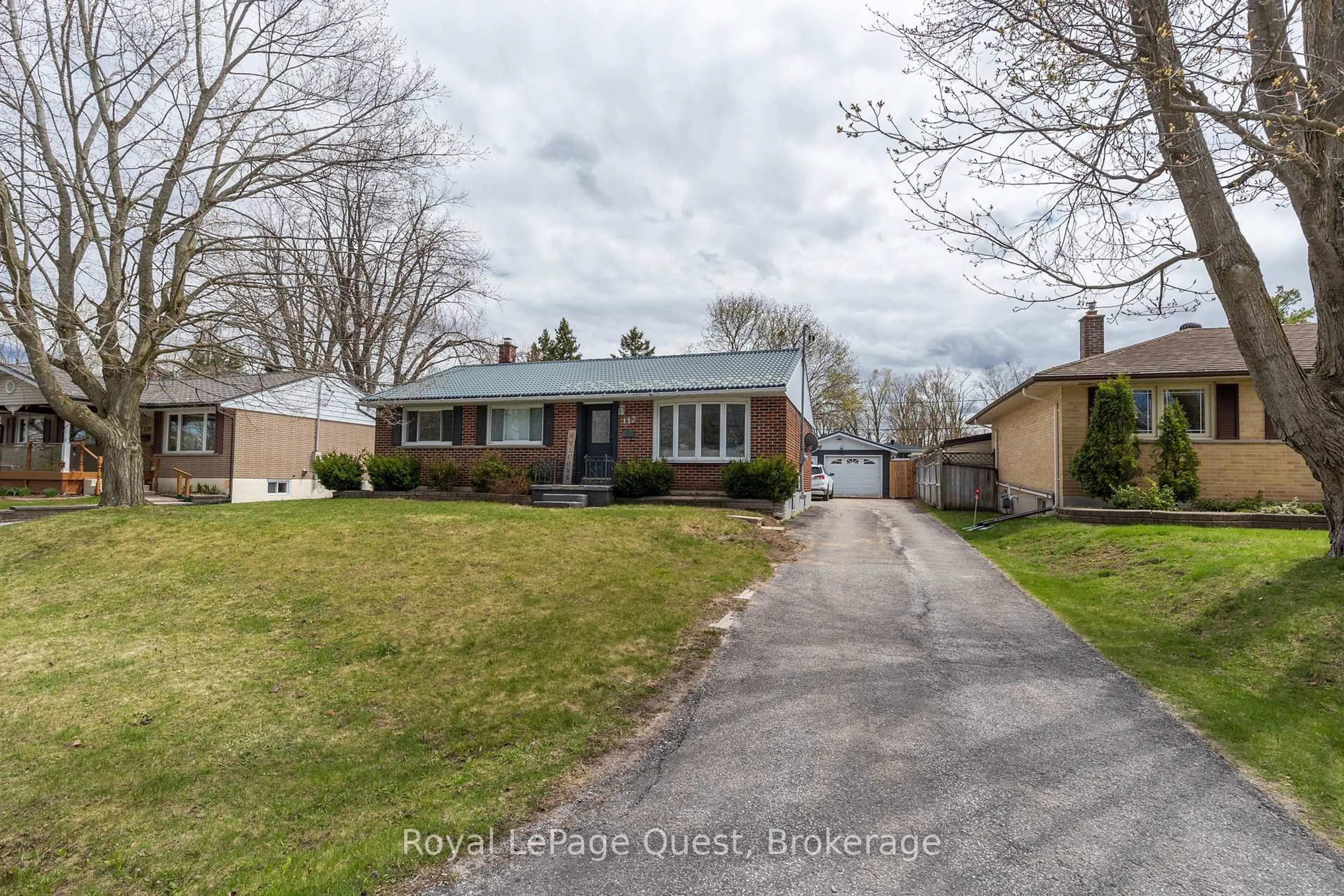 A pic from outside/outdoor area/front of a property/back of a property/a pic from drone, street for 113 North St, Orillia Ontario L3V 3S7