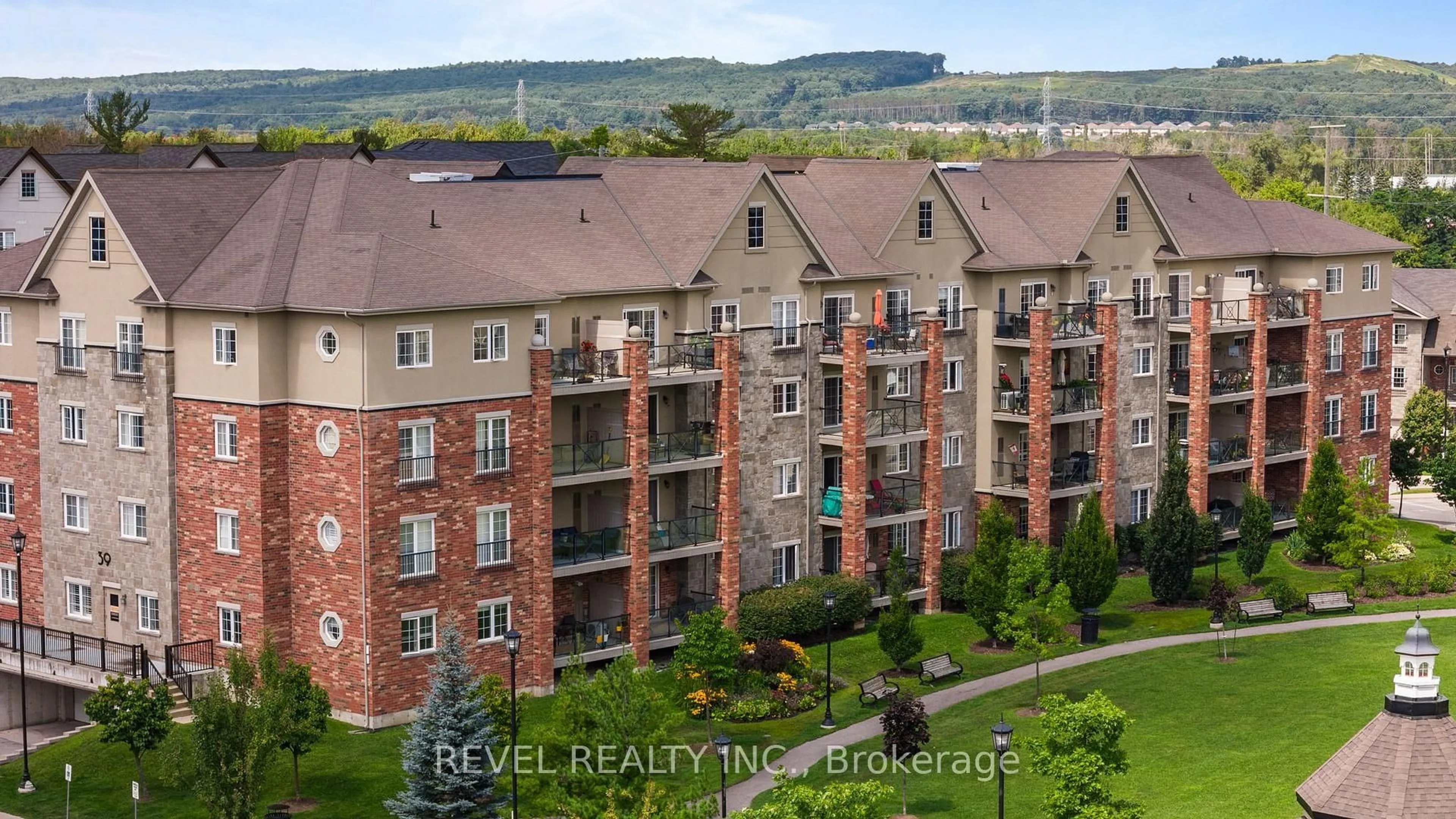 A pic from outside/outdoor area/front of a property/back of a property/a pic from drone, city buildings view from balcony for 39 Ferndale Dr #106, Barrie Ontario L4N 5T5