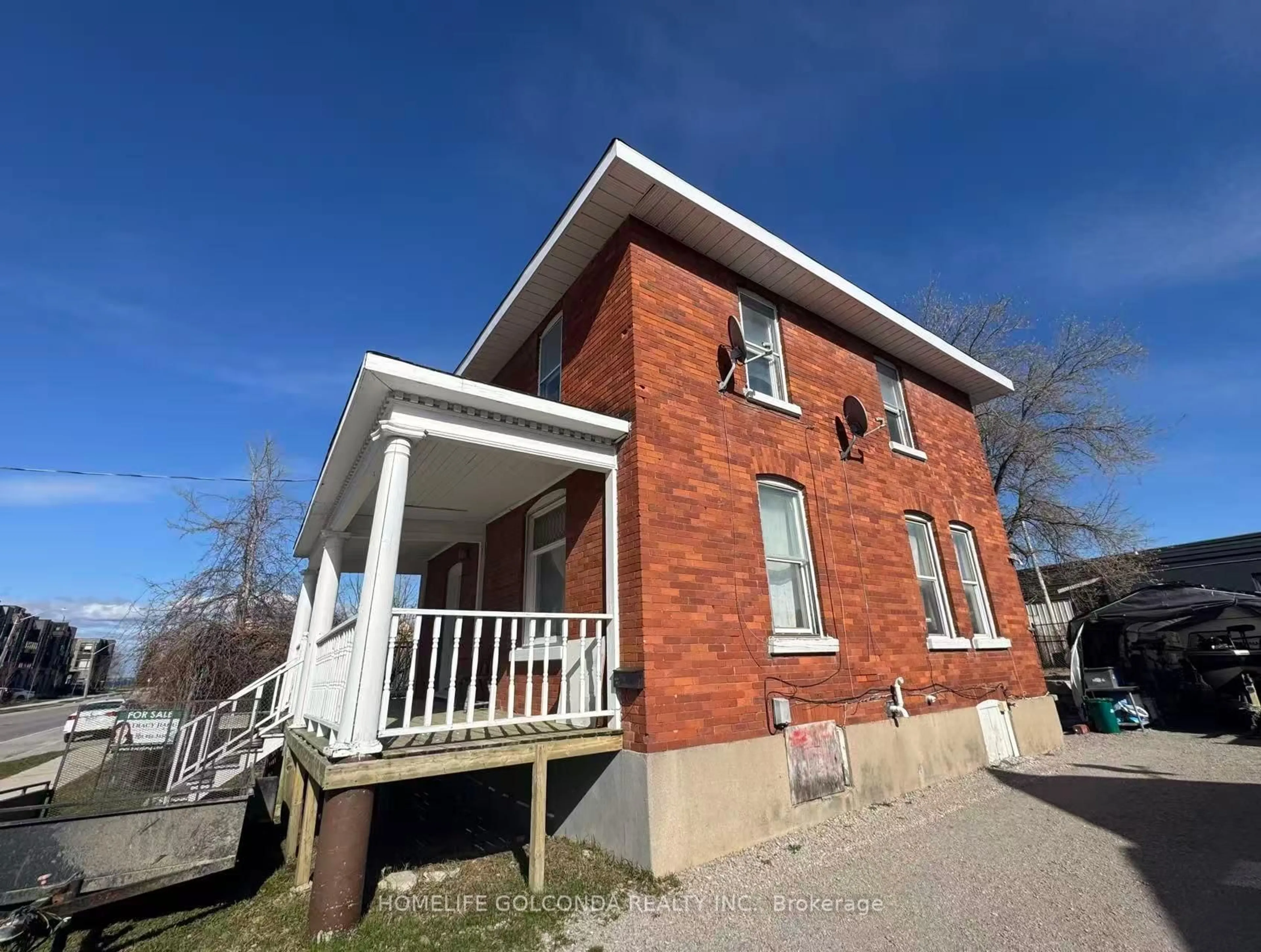 Home with brick exterior material, building for 109 Elgin St, Orillia Ontario L3V 1S6