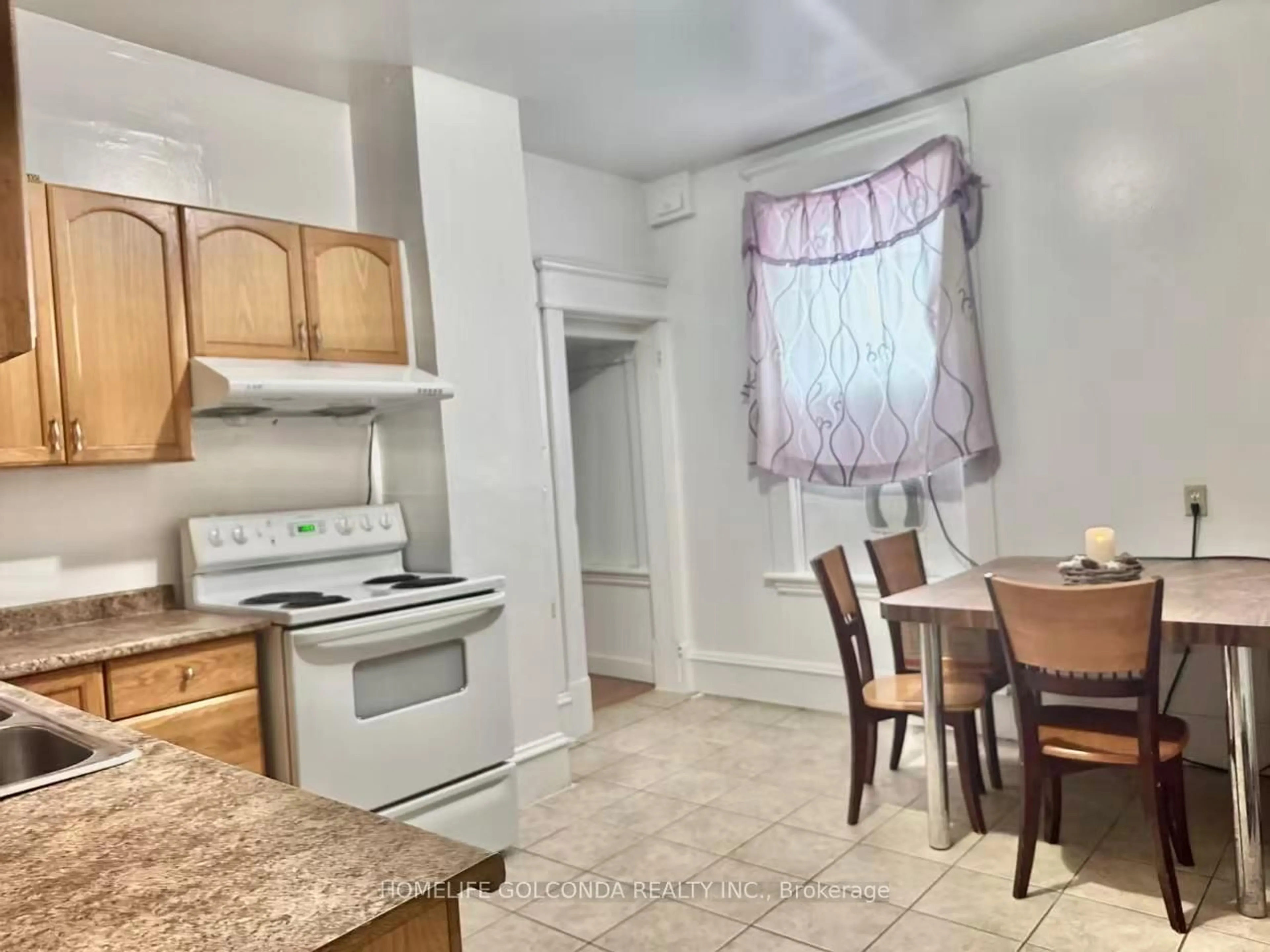 Standard kitchen, unknown for 109 Elgin St, Orillia Ontario L3V 1S6