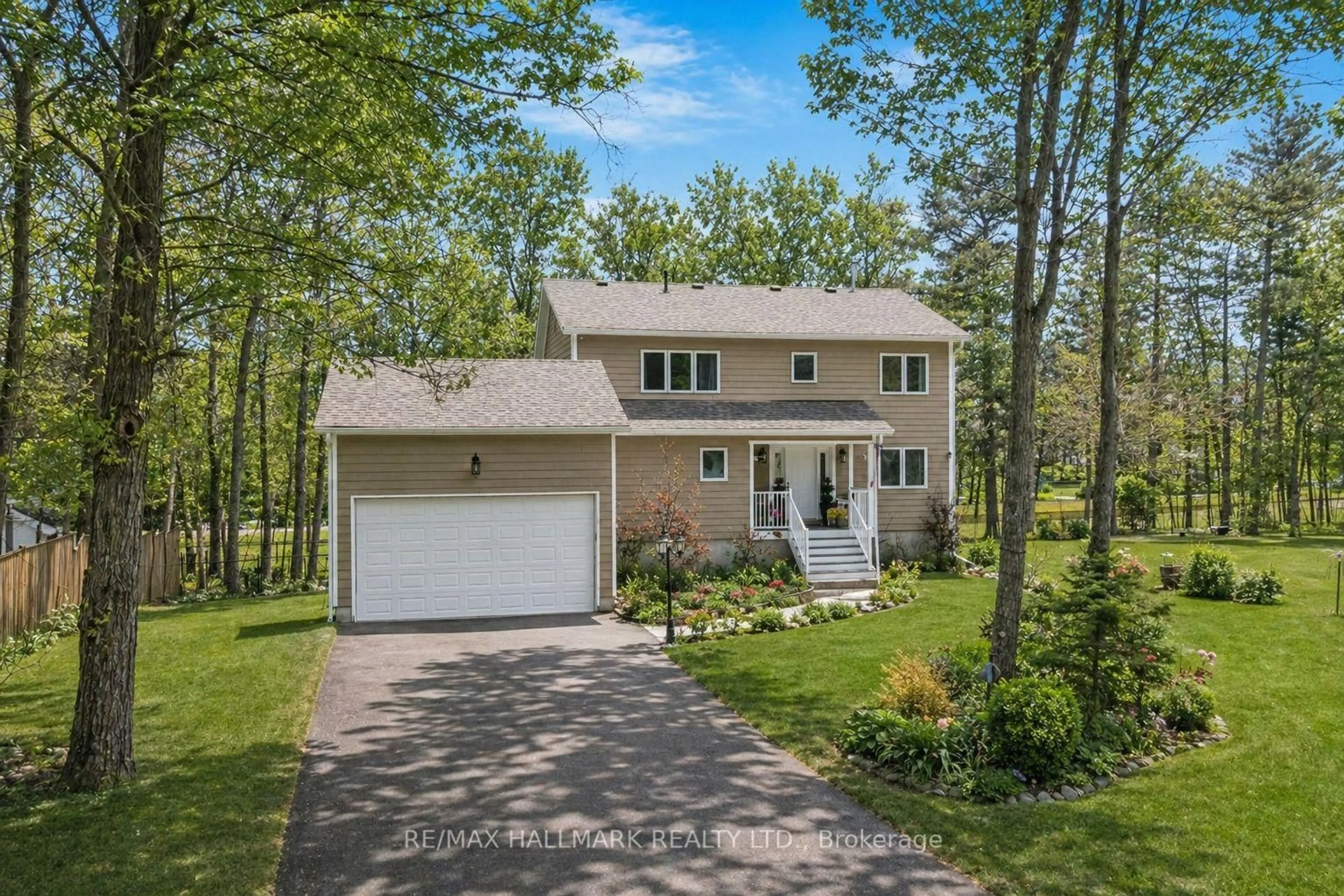 Home with vinyl exterior material, street for 10 Musquake Crt, Tiny Ontario L9M 1R2