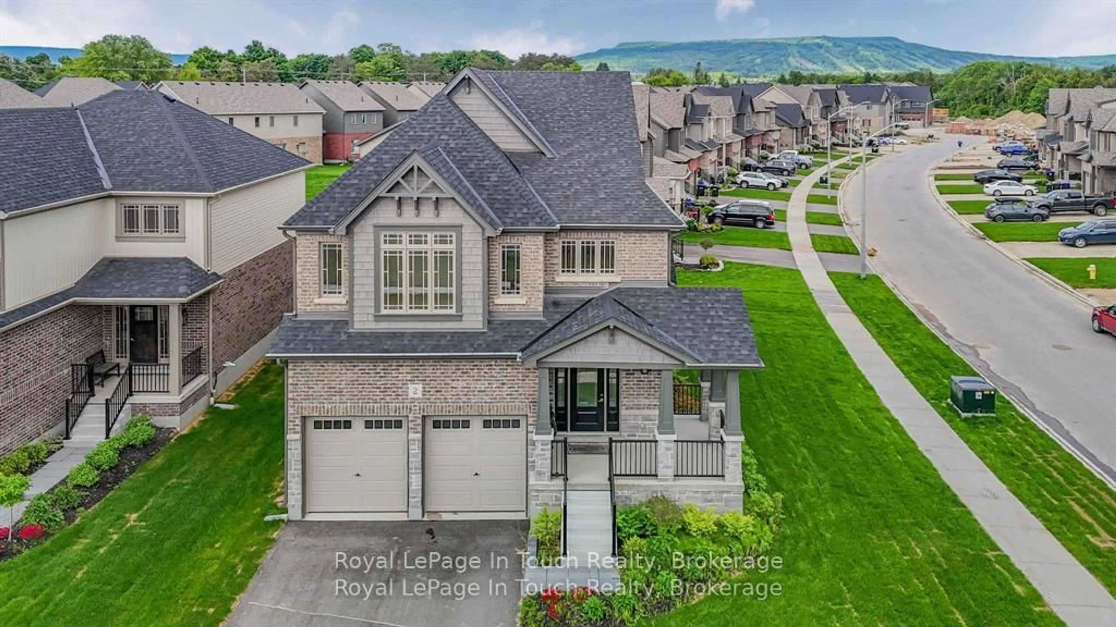 A pic from outside/outdoor area/front of a property/back of a property/a pic from drone, street for 2 Rowland St, Collingwood Ontario L9Y 5M4