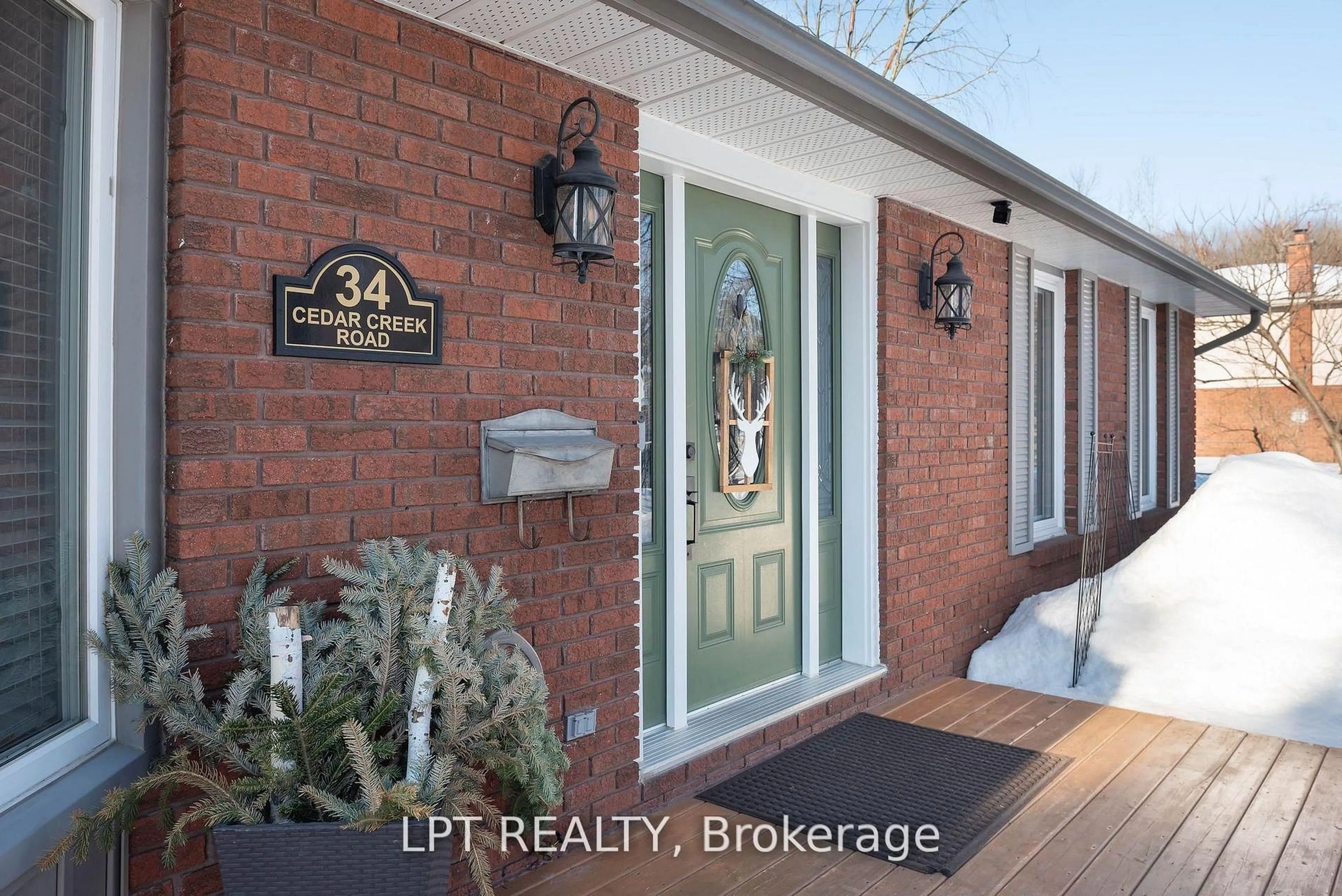 Indoor entryway for 34 Cedar Creek Rd, Springwater Ontario L9X 0P5