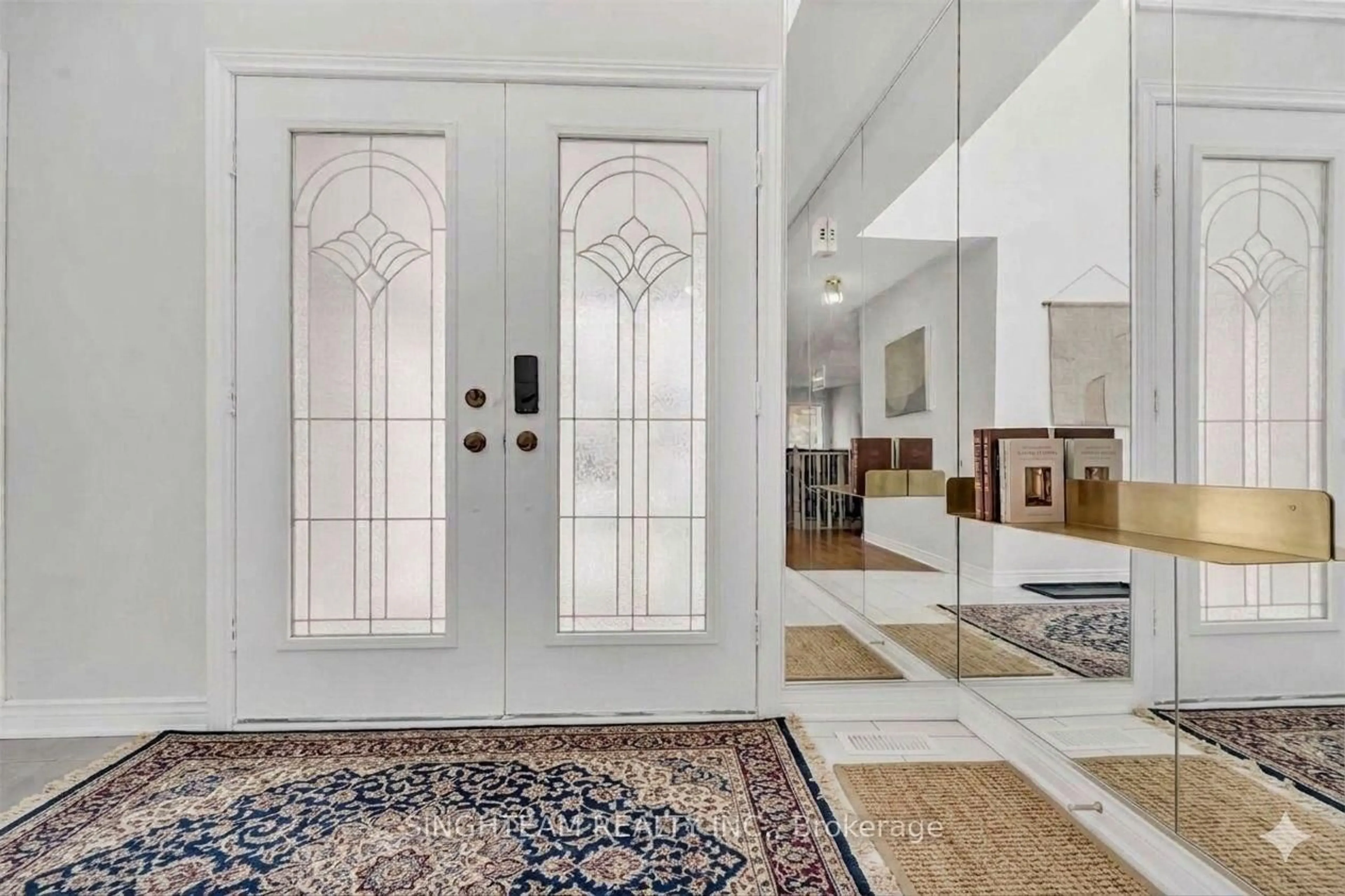 Indoor entryway for 85 Cityview Circ, Barrie Ontario L4N 7V1