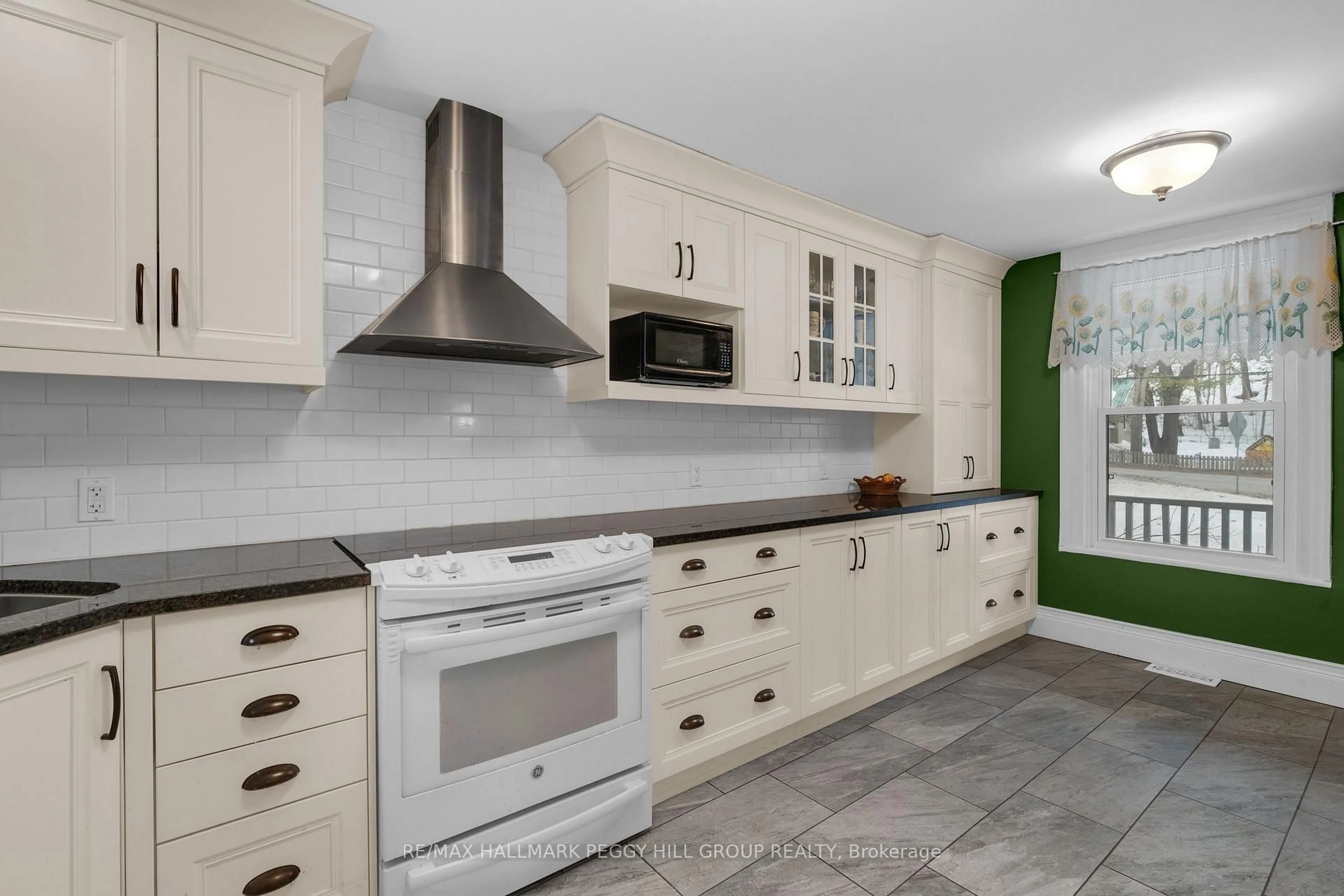 Unknown for 90 Doran Rd, Springwater Ontario L9X 0L5