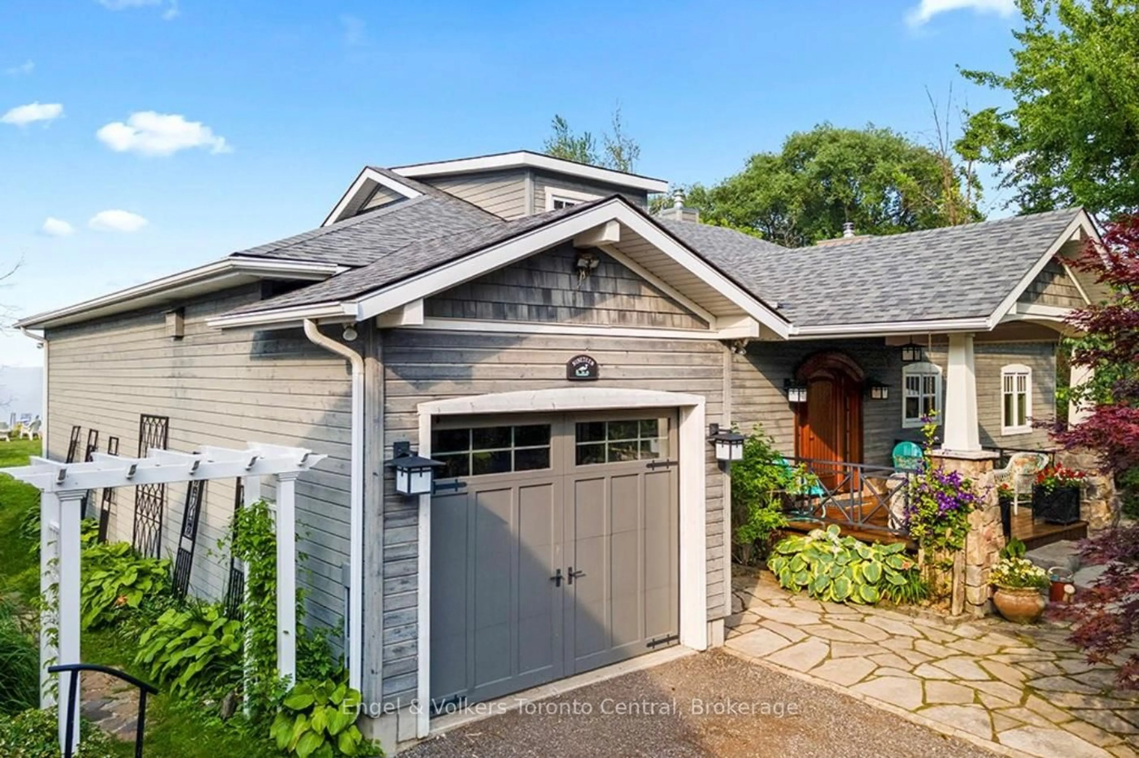 Home with brick exterior material, street for 19 Georgian Manor Dr, Collingwood Ontario L9Y 3Z1