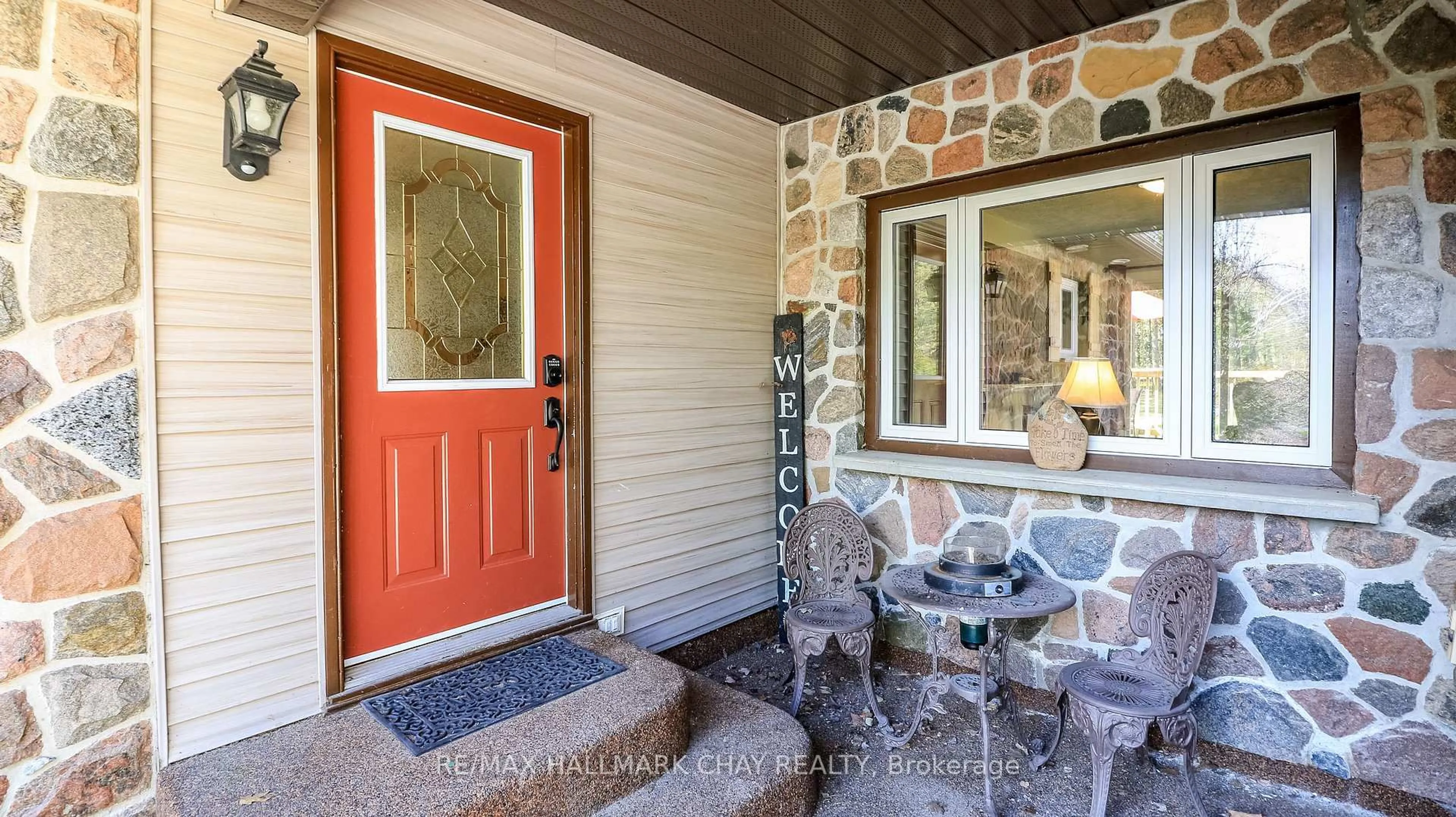 Indoor entryway for 4062 Wainman Line, Severn Ontario L3V 6H2