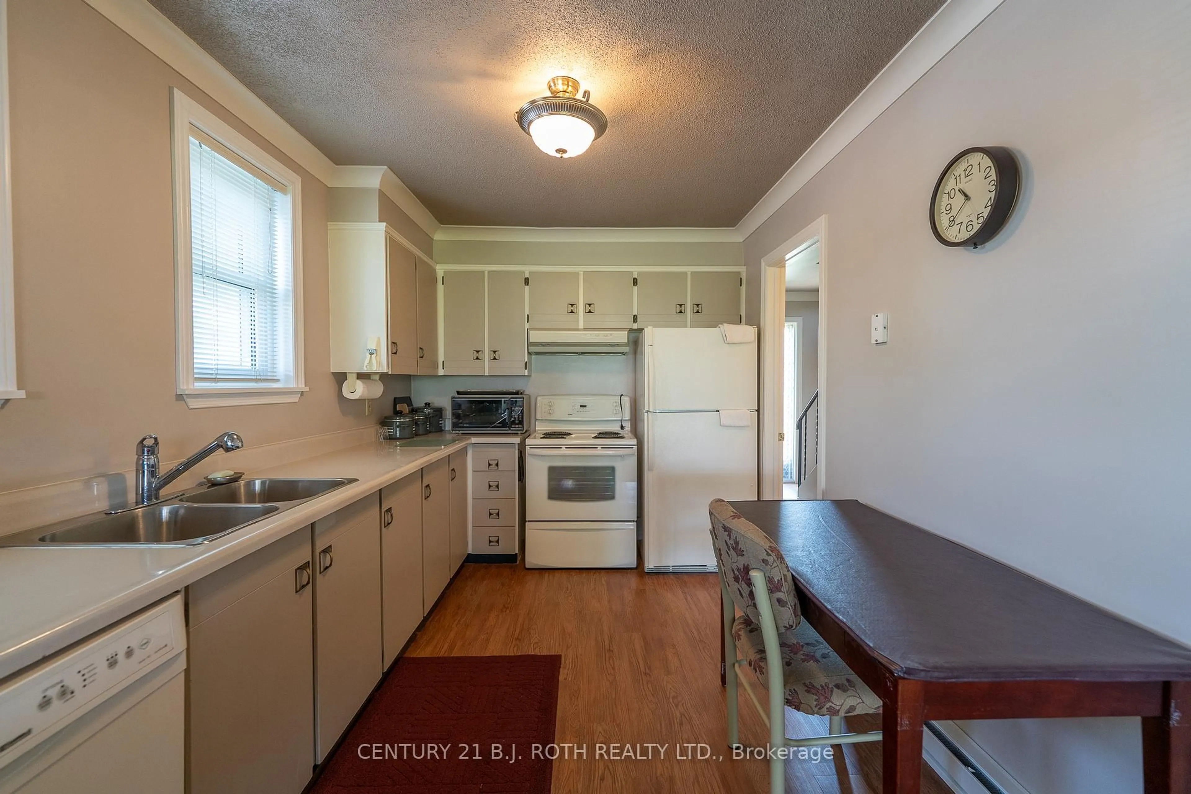 Standard kitchen, unknown for 1 Paradise Blvd #26, Ramara Ontario L0K 1B0