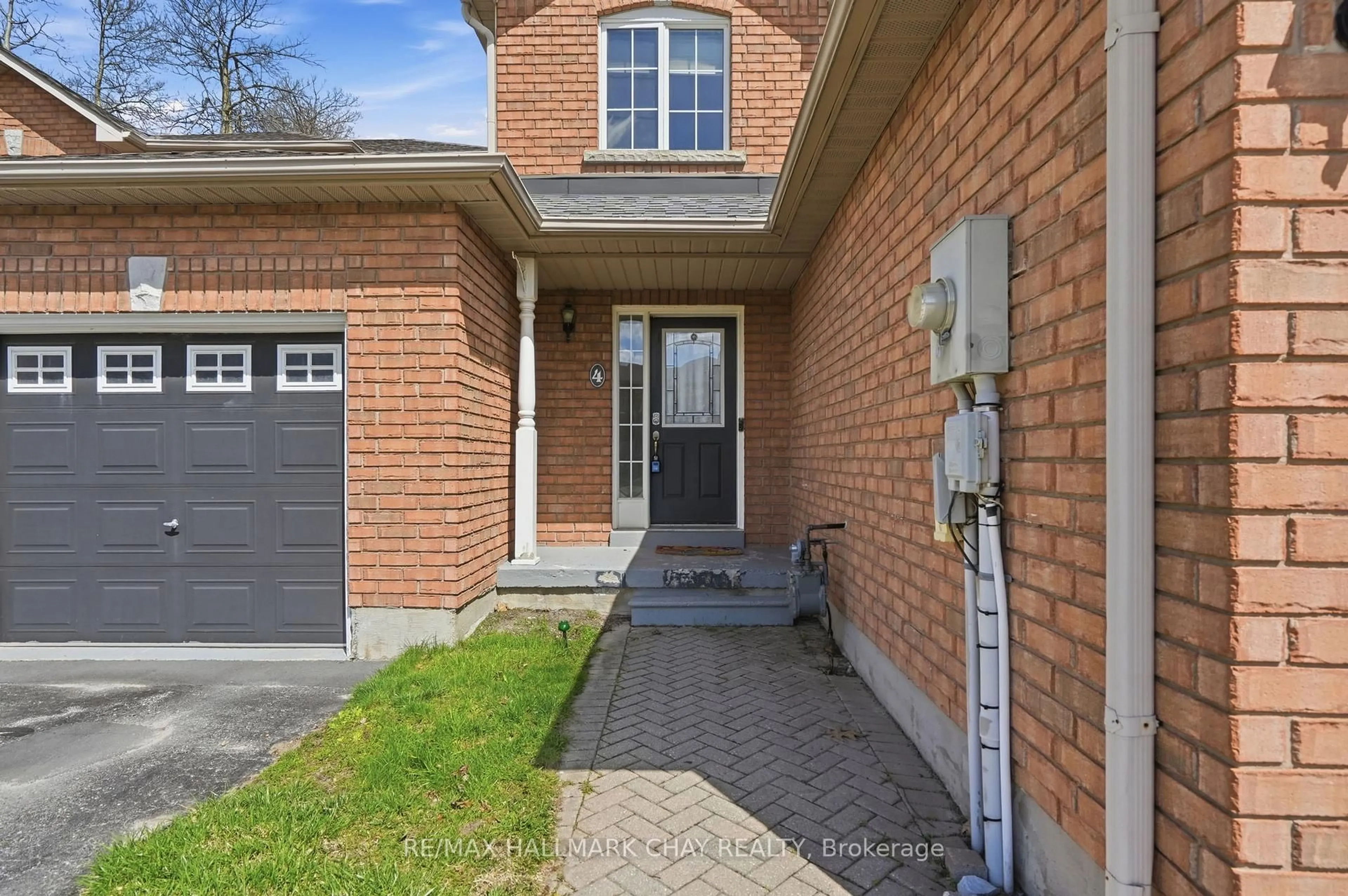 Home with brick exterior material, street for 4 Hawthorne Cres, Barrie Ontario L4N 8K1