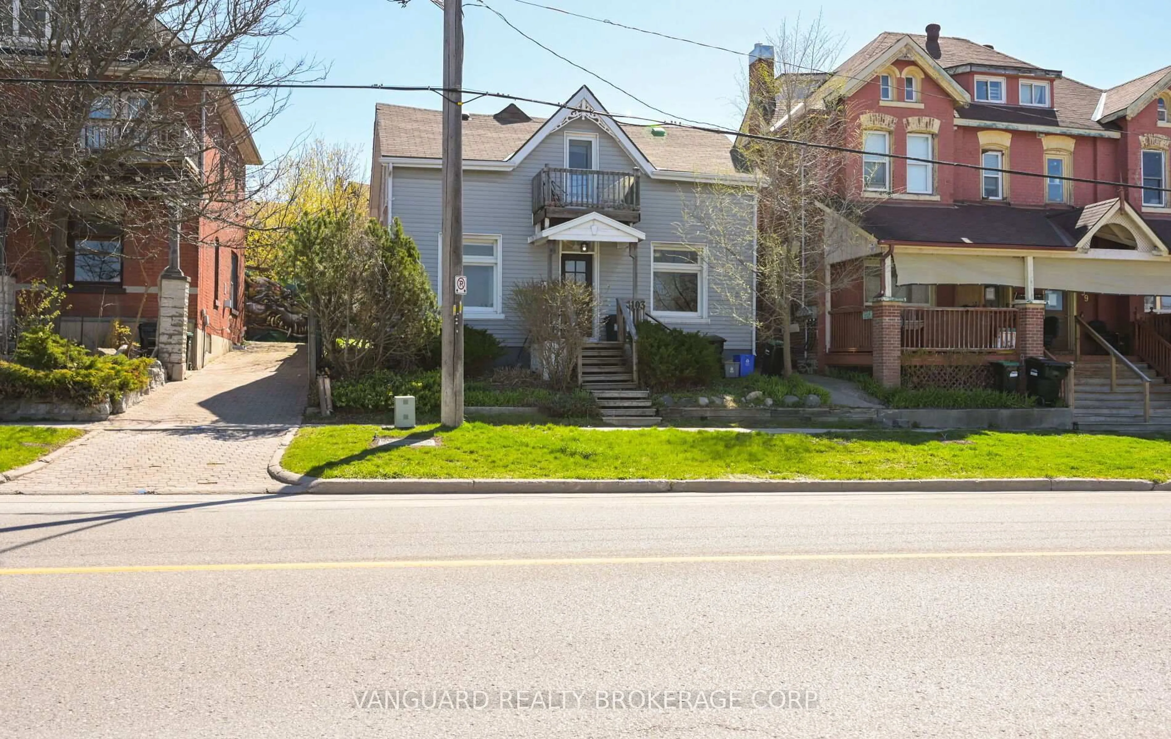 A pic from outside/outdoor area/front of a property/back of a property/a pic from drone, street for 103 Mulcaster St, Barrie Ontario L4M 3M7