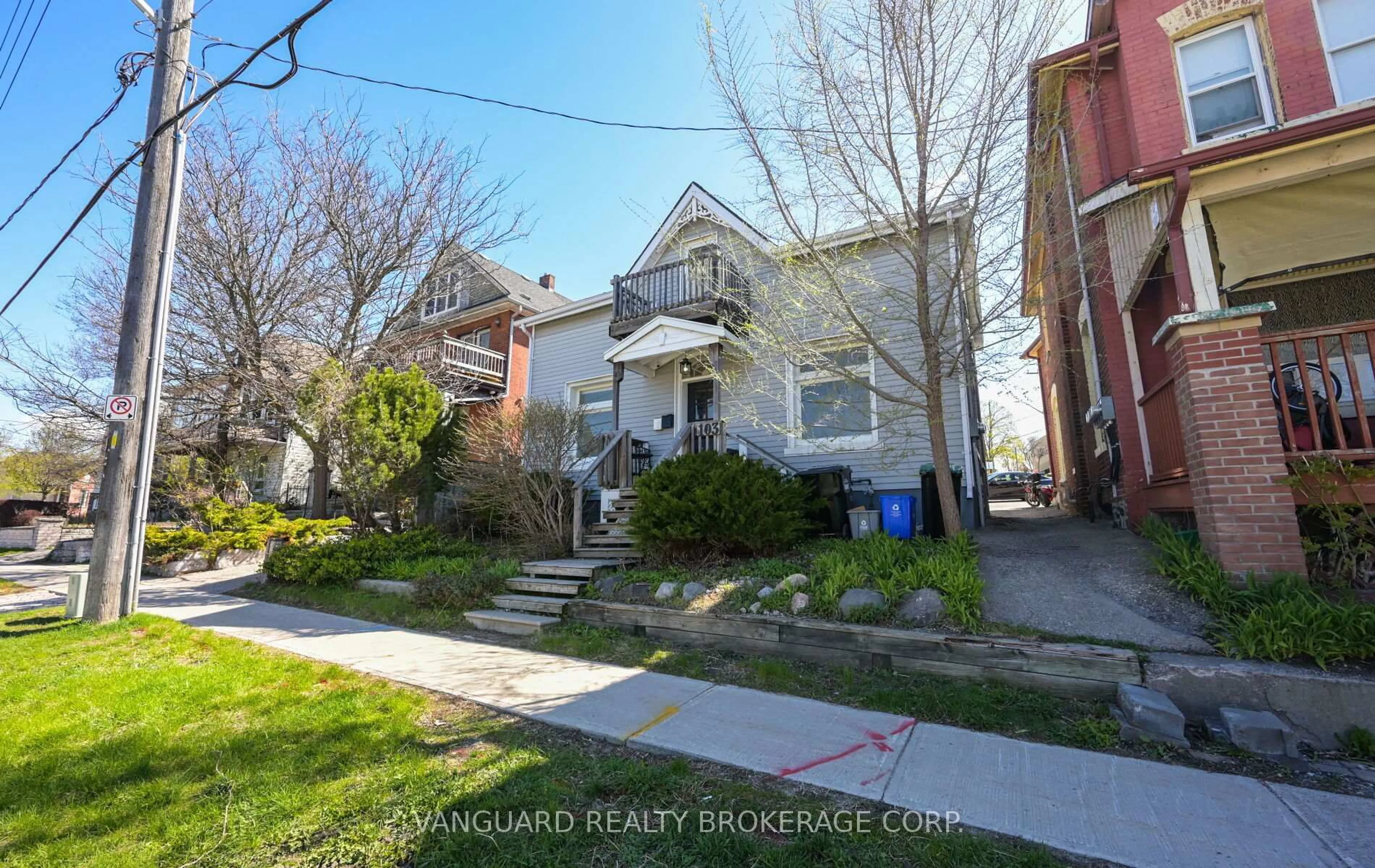 Unknown for 103 Mulcaster St, Barrie Ontario L4M 3M7