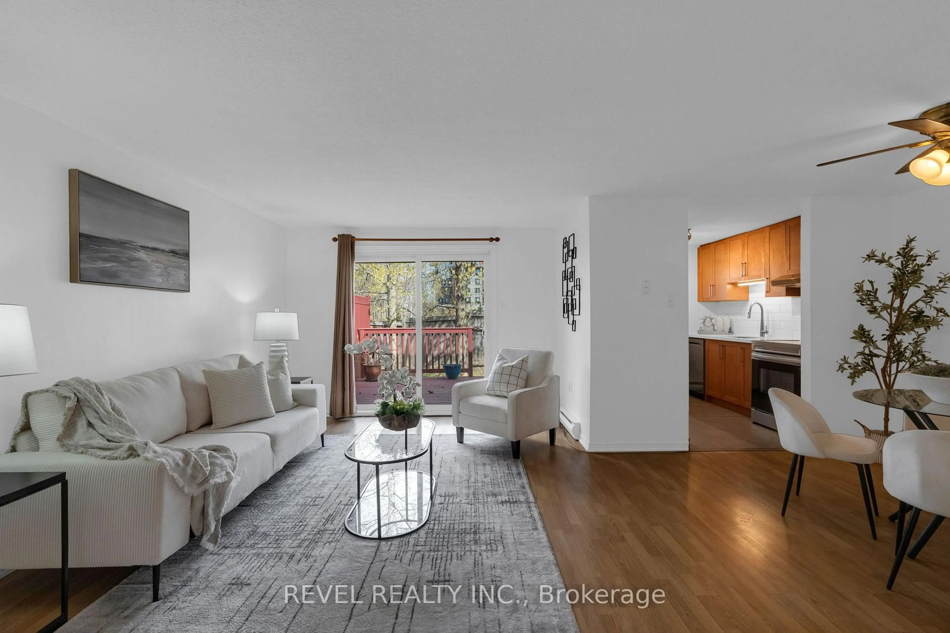 Living room with furniture, wood/laminate floor for 16 QUAIL Cres, Barrie Ontario L4N 6X1