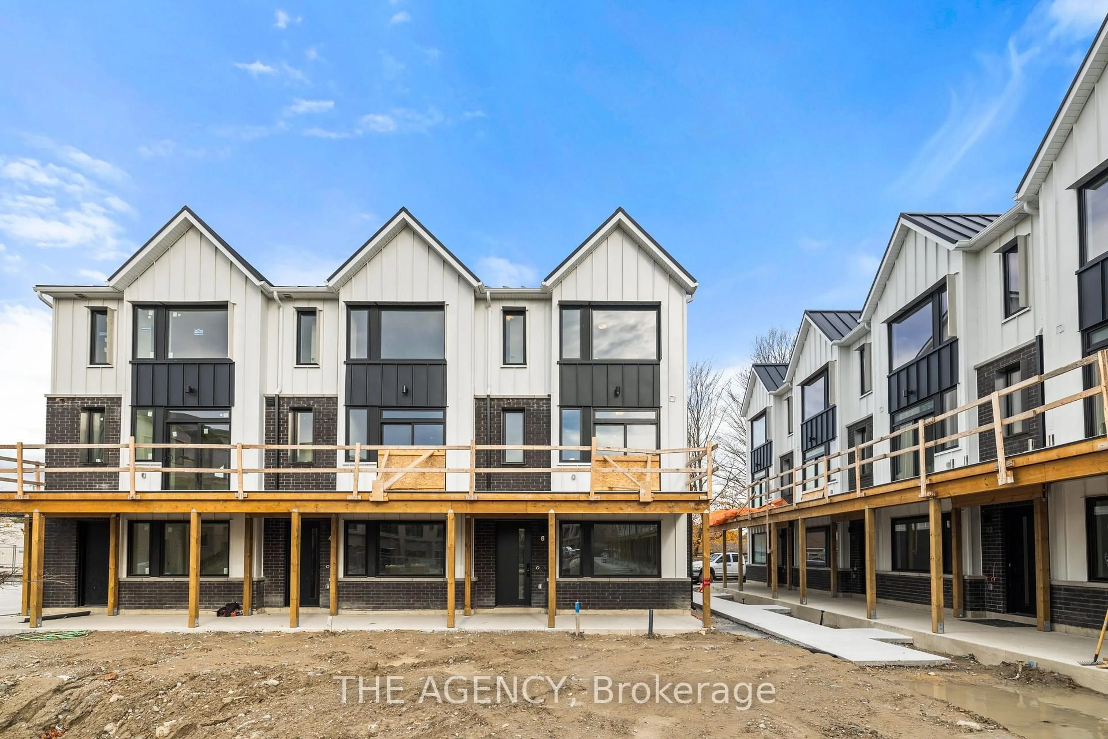 A pic from outside/outdoor area/front of a property/back of a property/a pic from drone, unknown for 6 Rainwater Lane, Barrie Ontario L4N 9J6