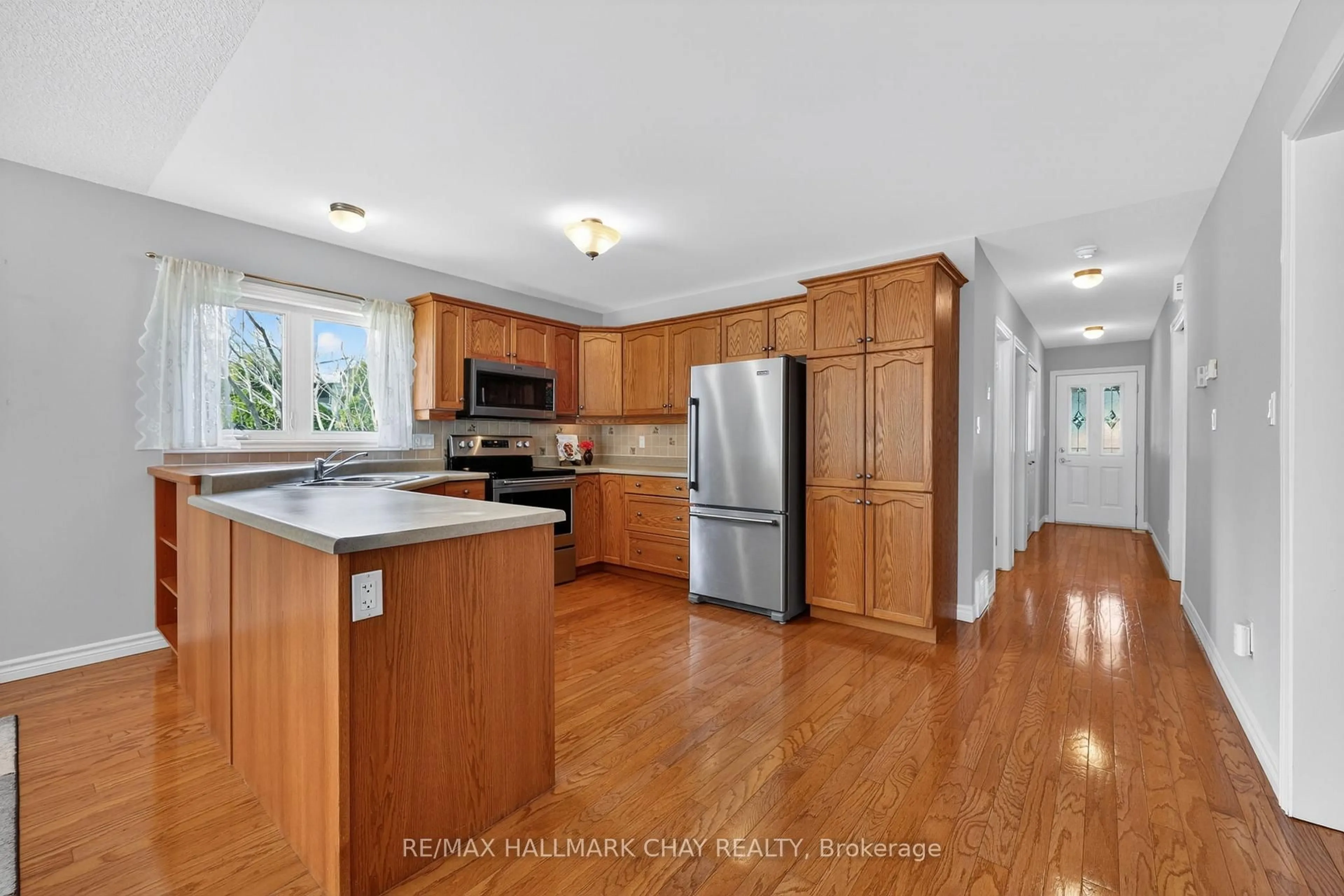 Open concept kitchen, unknown for 65 Pennsylvania Ave, Wasaga Beach Ontario L9Z 3A8